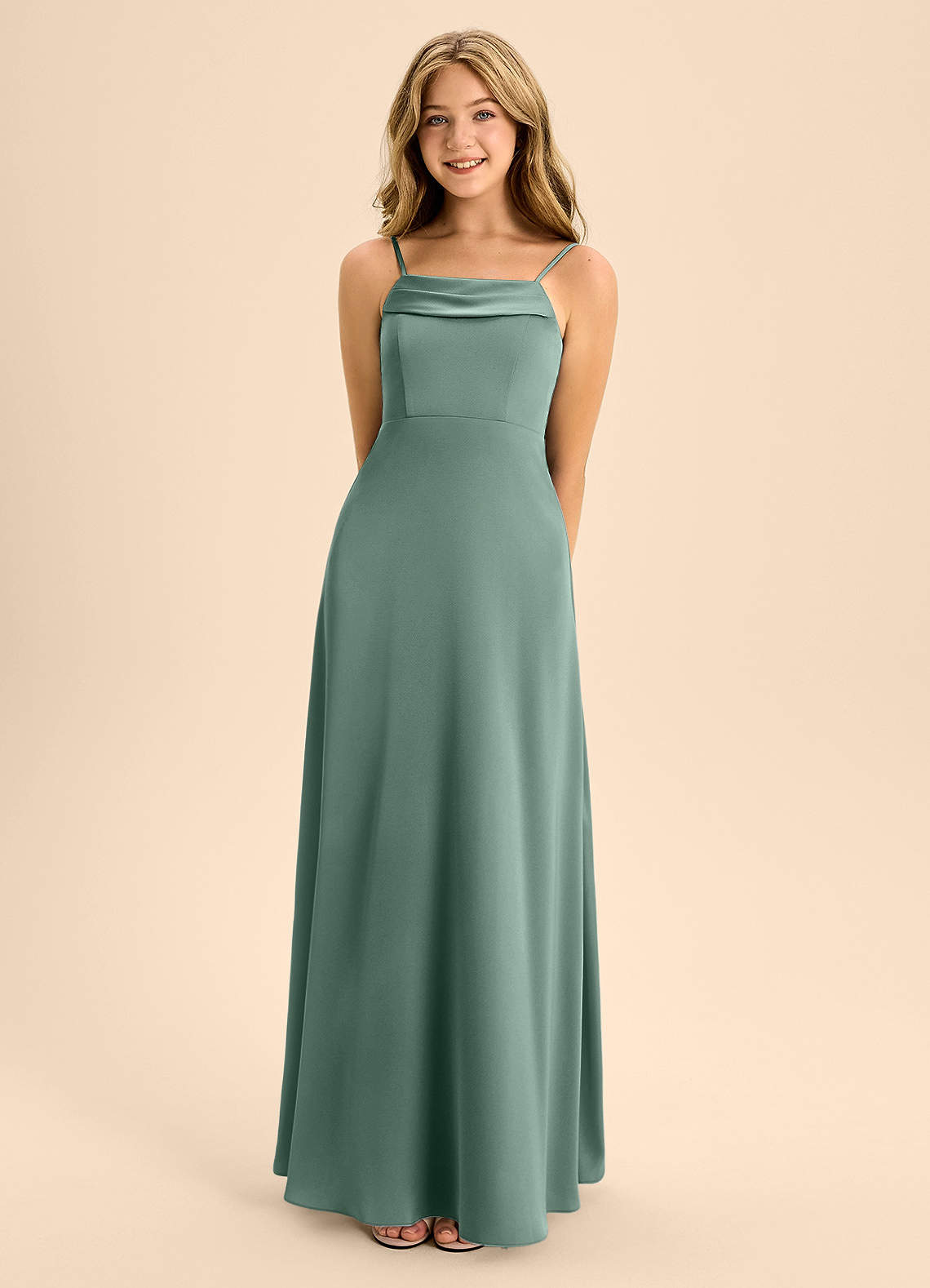 Azazie Anselie Junior Vestido de Eucalipto de Satén Elástico de Corte en A con Vestidos sin tirantes image3