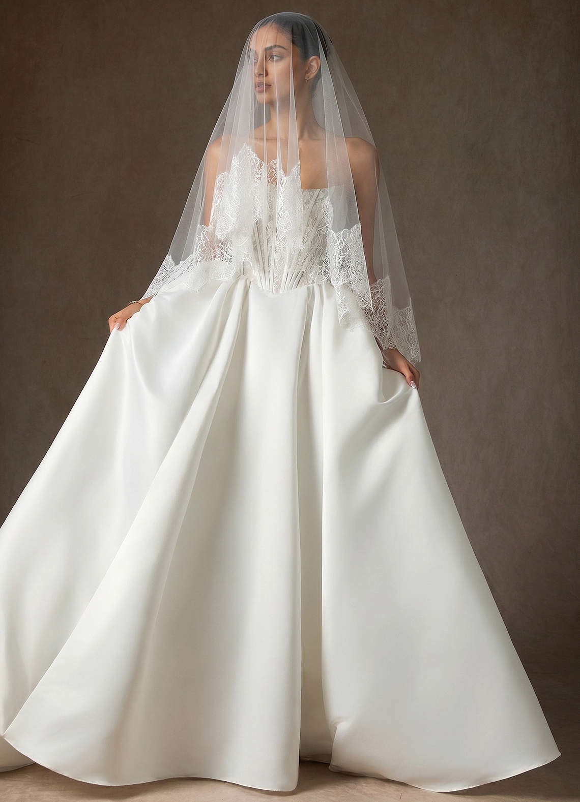 front Two-Tier Scalloped Lace Evangeline Fingertip Veil