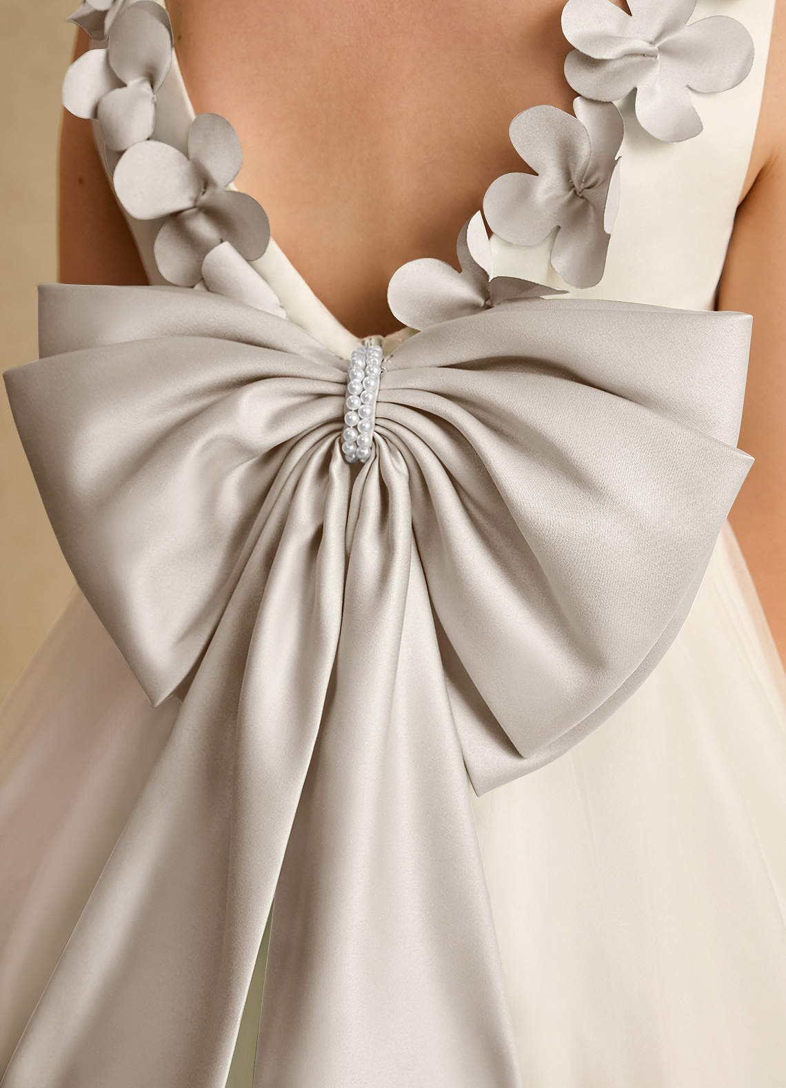 Azazie Lilli Robe Demoiselle D'honneur Fillette Robe Trapèze en Tulle Arc Ivoire Givre image5