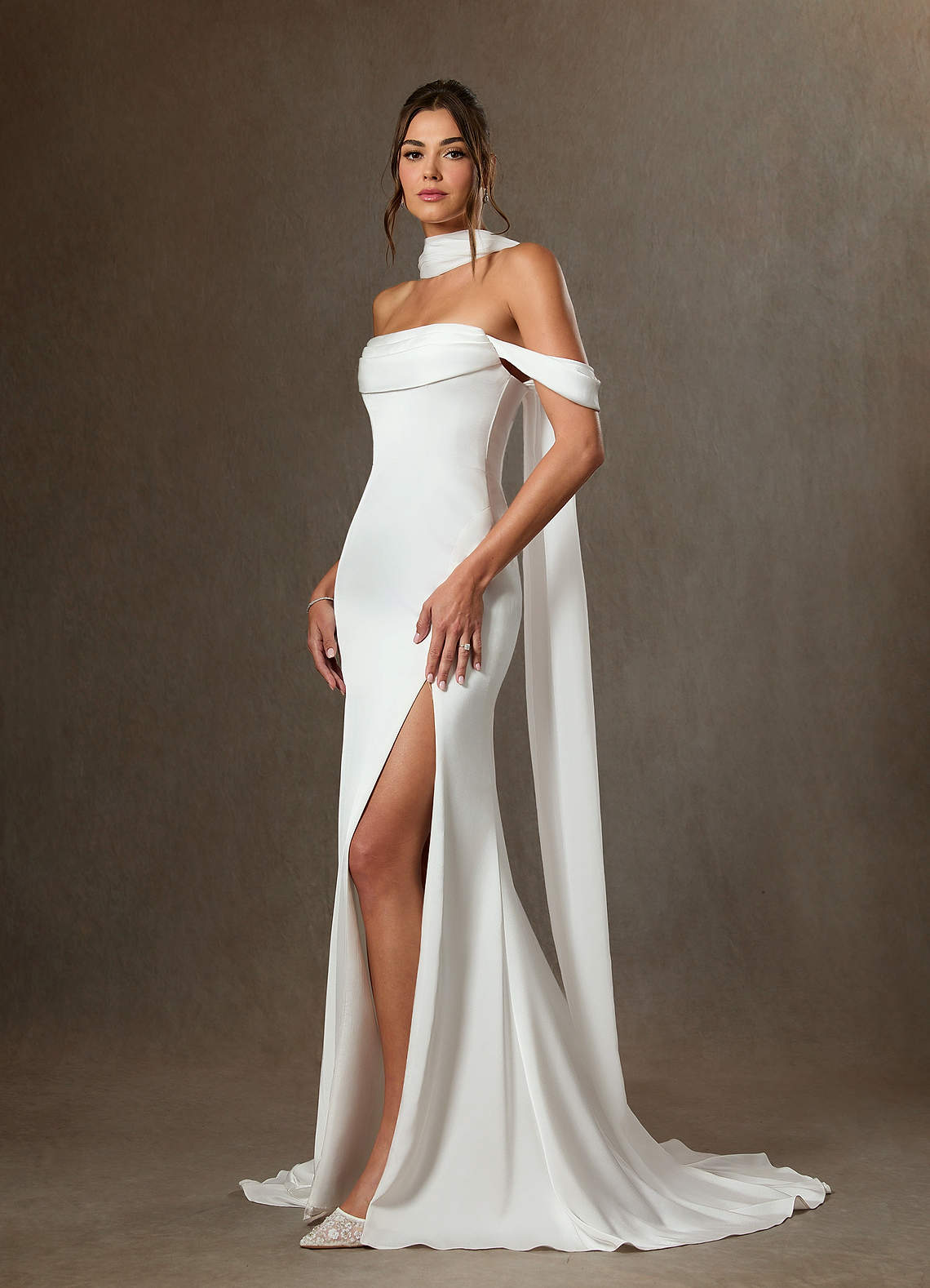 Azazie Blithe Vestidos de novia Vestido de Diamante Blanco de Satén Elástico de Corte Recto con Corte Lateral image1