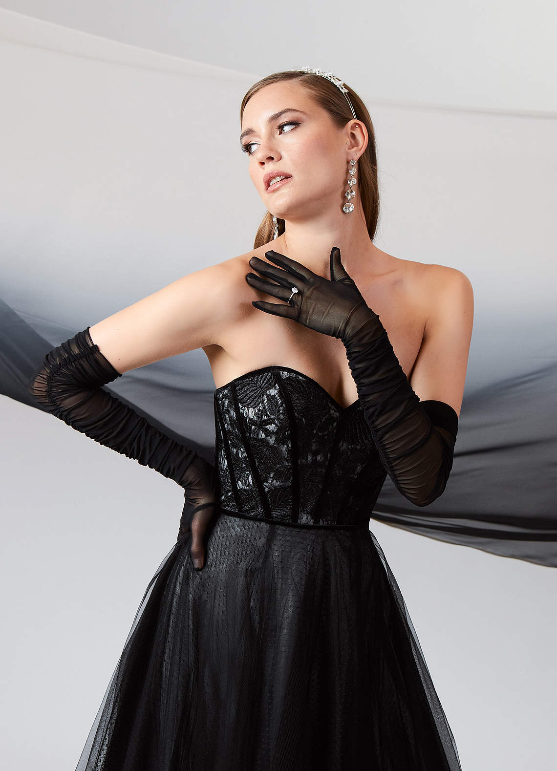 Azazie Persephone Robes de mariée Robe Princesse en Tulle Dentelle Noir Blanc Diamant image8