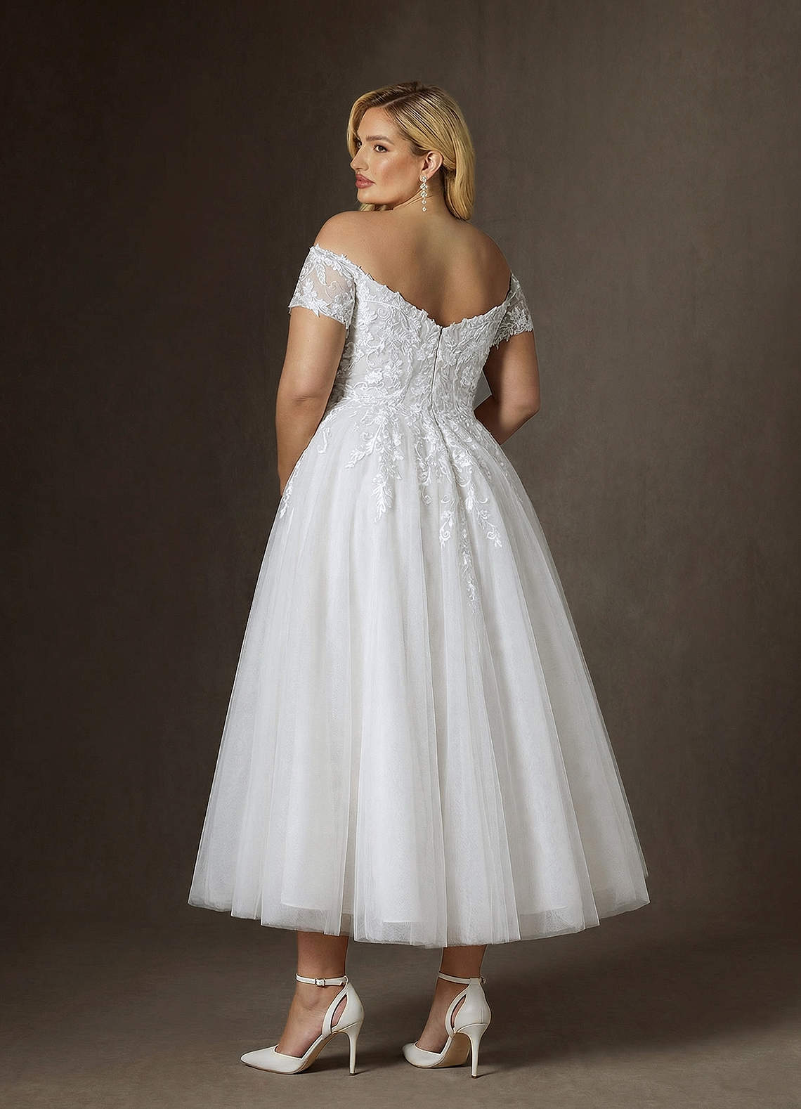 Azazie Rowe Vestidos de noiva Vestido Diamante Branco de Renda de Linha A com Fora do ombro image1