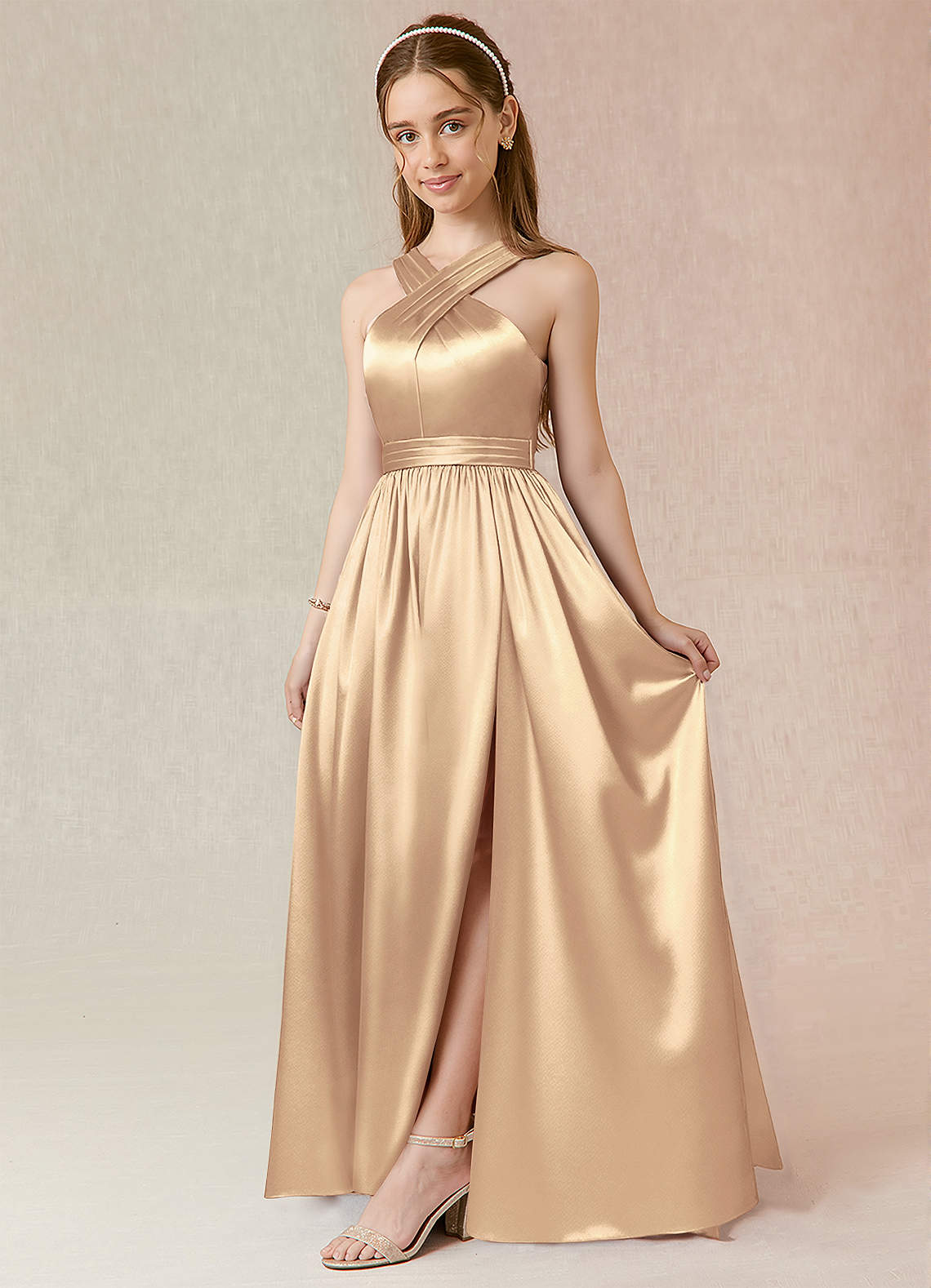 Azazie Jiya Junior A-Linie Plissee Metallischer Satin Kleid Gold image1