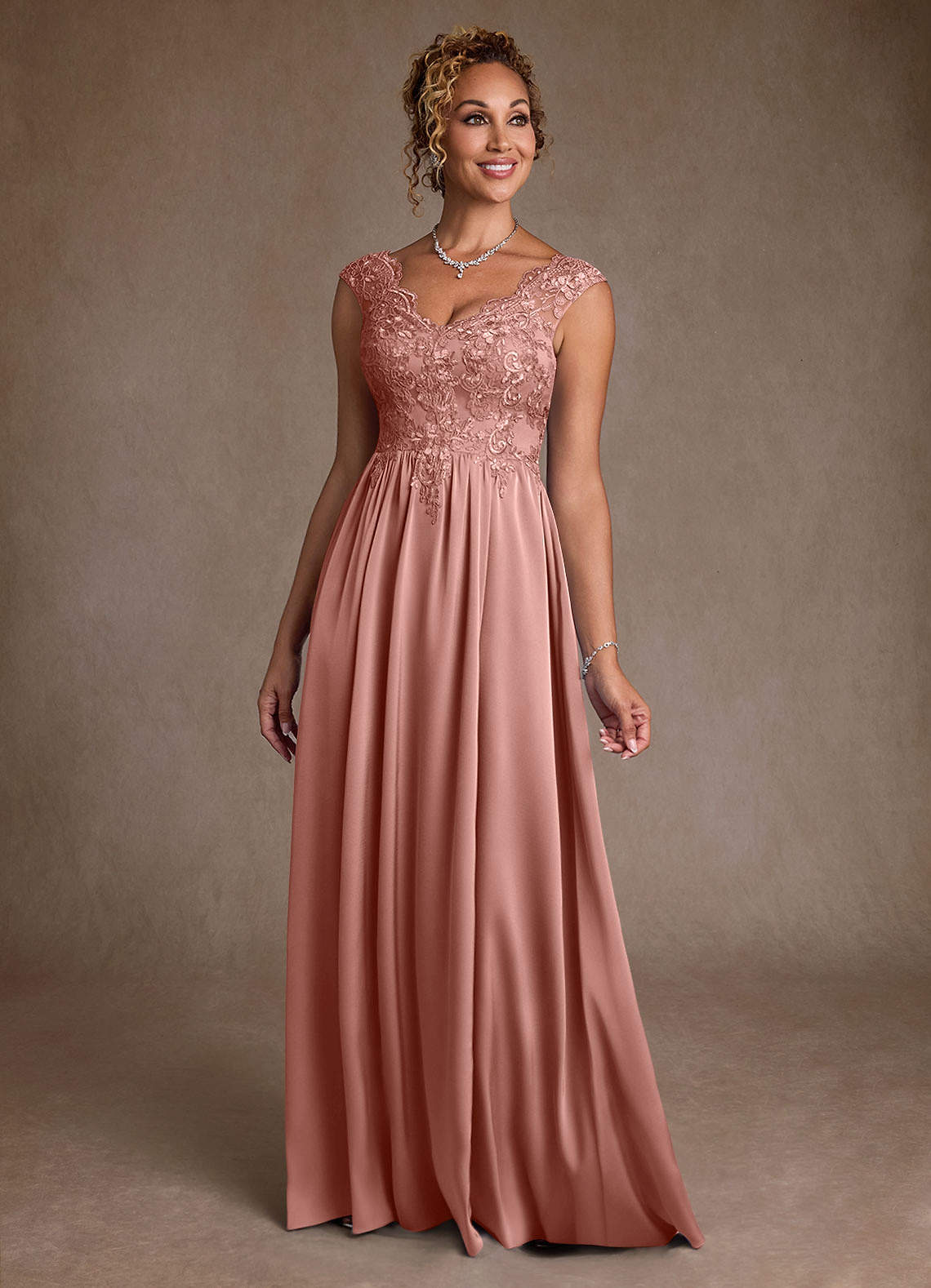Azazie Amethyst Mère de la mariée Robes Robe Trapèze en Dentelle Rosette image1