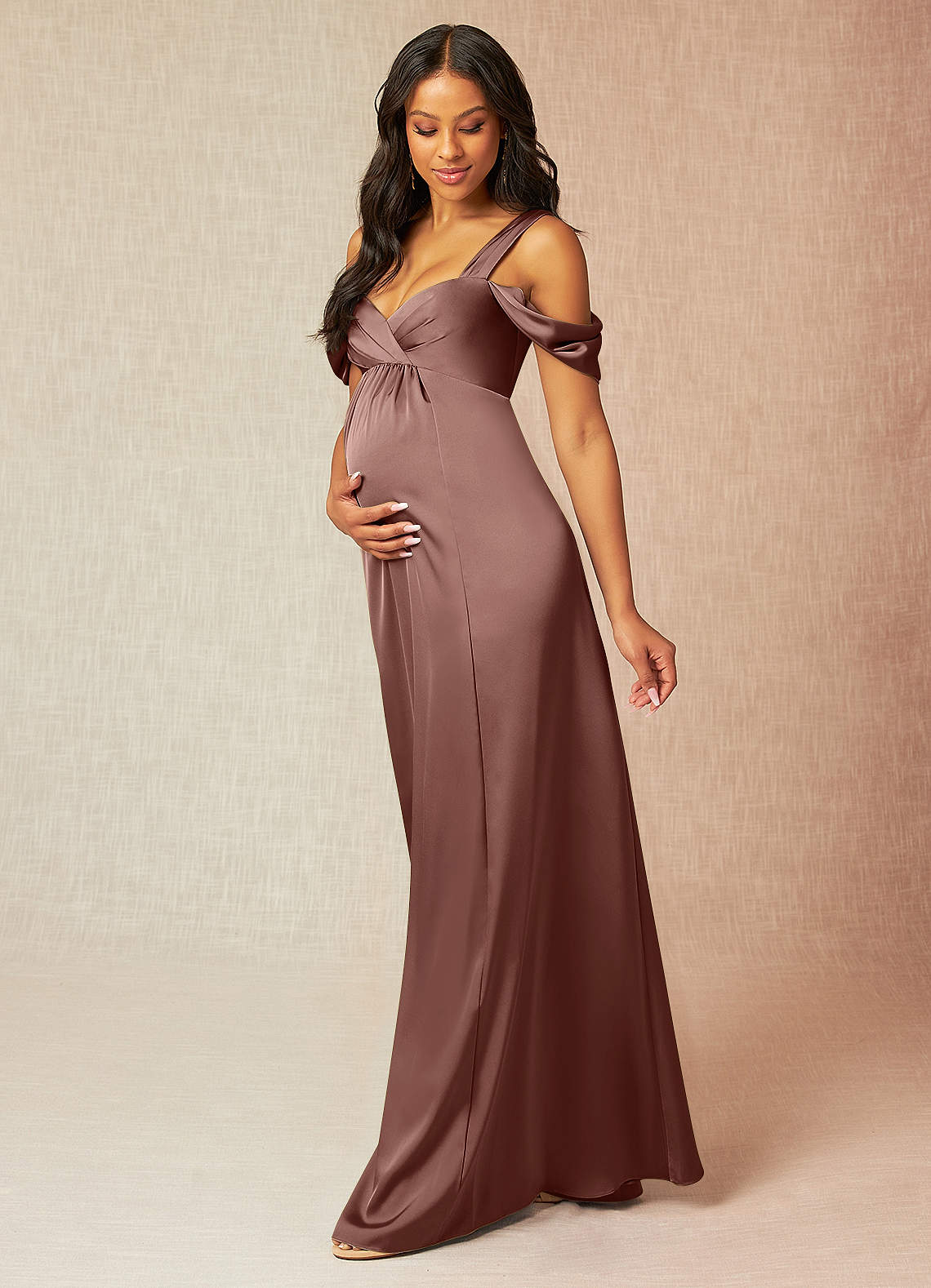 Azazie Rhea vestidos de dama de honor de maternidad Vestido de Corte En A Off The Shoulder Plisado Hasta el suelo Satén Elástico image4