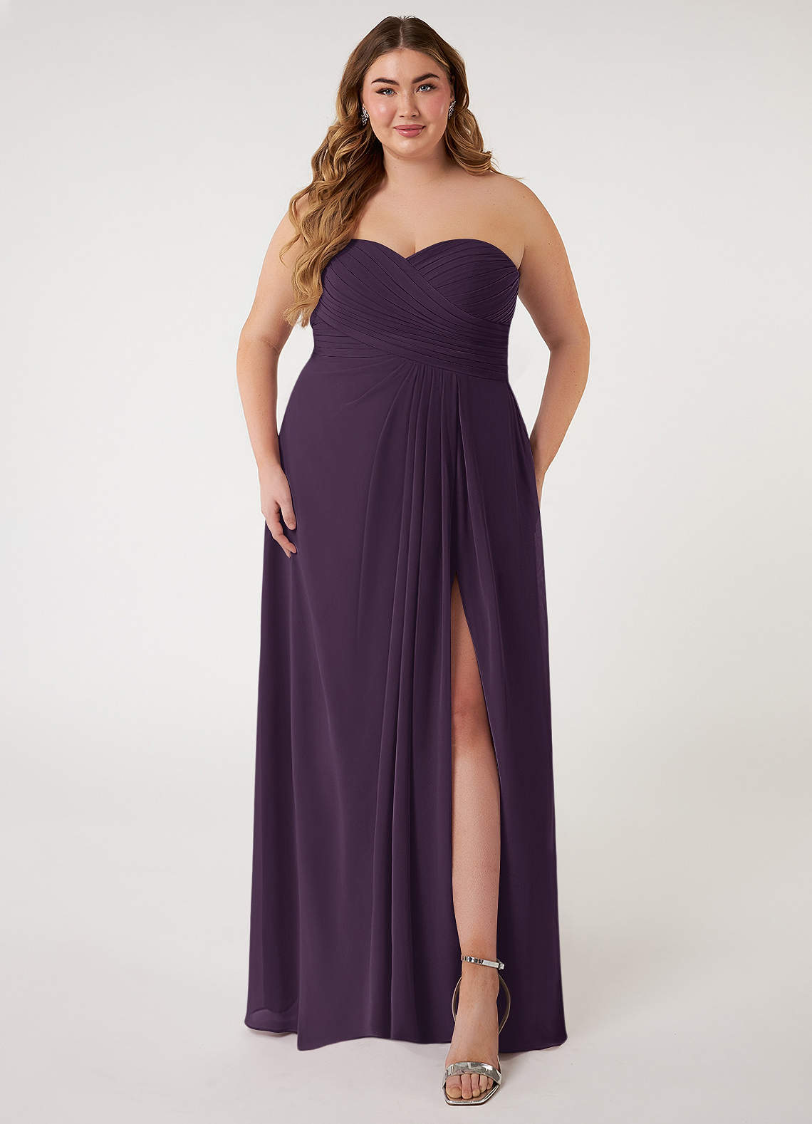 Azazie Arabella Allure Vestidos de damas de honor Vestido de Ciruela de Gasa de Corte en A Convertible con Escote de Corazón image1