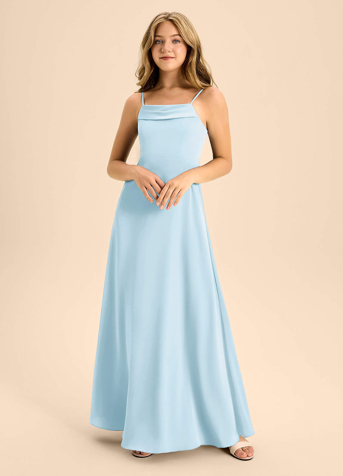 Azazie Anselie Junior Vestido de Azul Cielo de Satén Elástico de Corte En A con Vestidos sin tirantes image2