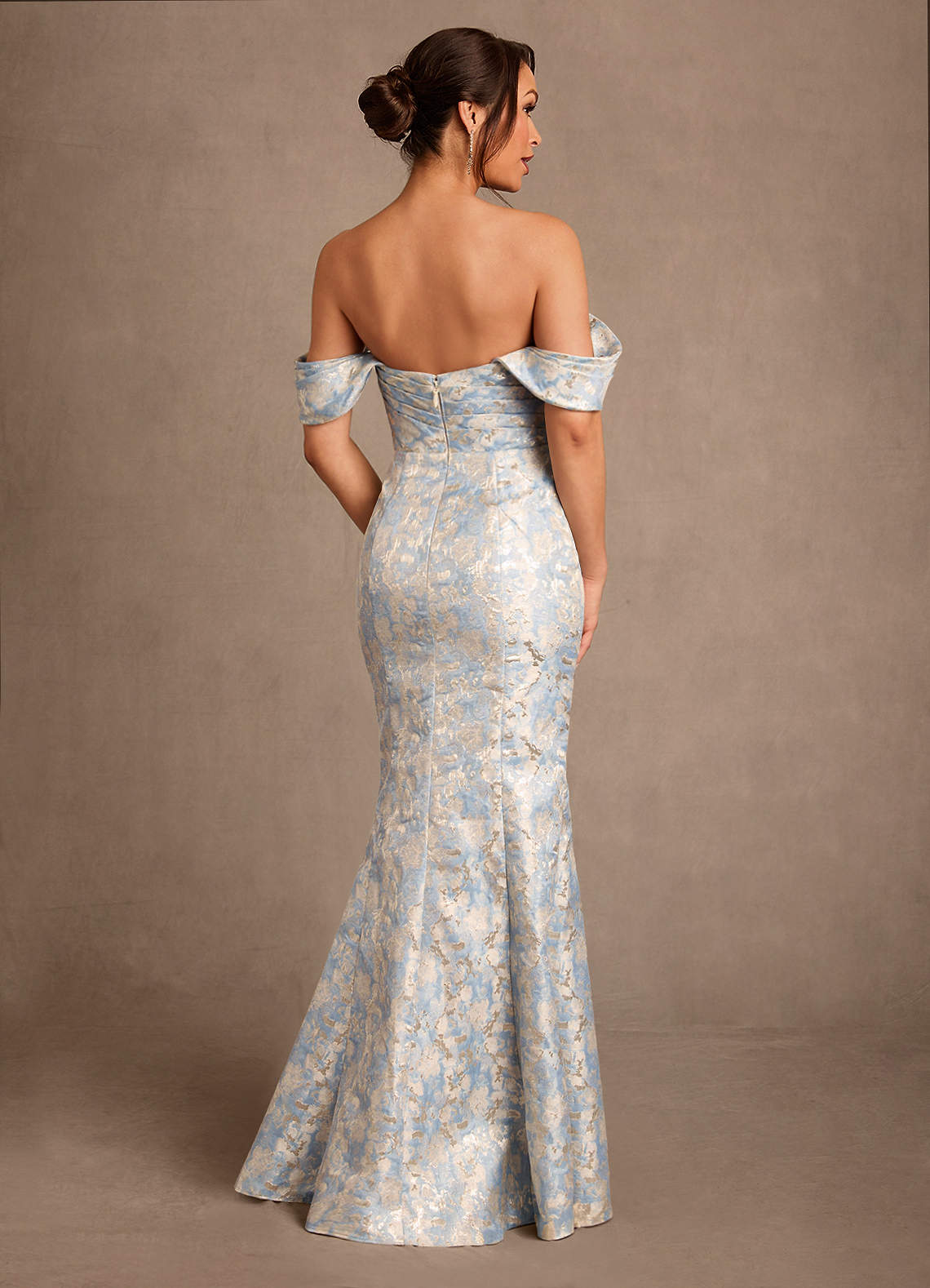 Azazie Nettie Vestidos para mãe da noiva Vestido Azul Empoeirado de Jacquard de sereia com Ombros Caídos image2
