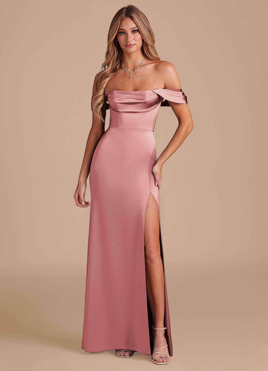 Azazie Saige Vestidos de madrinha de casamento Vestido Rosa Empoeirada de Cetim Metálico de Bainha com Fora do ombro image5