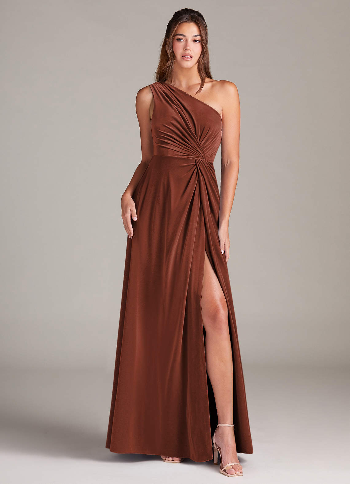 Azazie Brooke Robes de demoiselle d'honneur Robe Trapèze en velours Ue épaule Terracotta image1