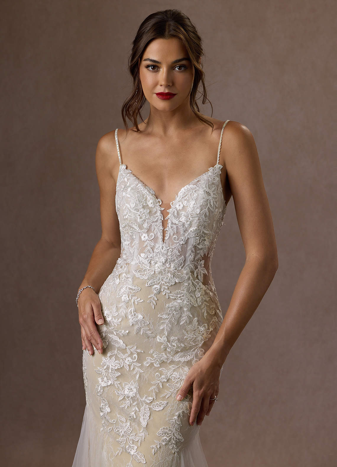 Azazie Leonie Vestidos de novia Vestido de Blanco Diamante Champán de Tul de Corte Sirena con Lentejuelas Cuello V image12