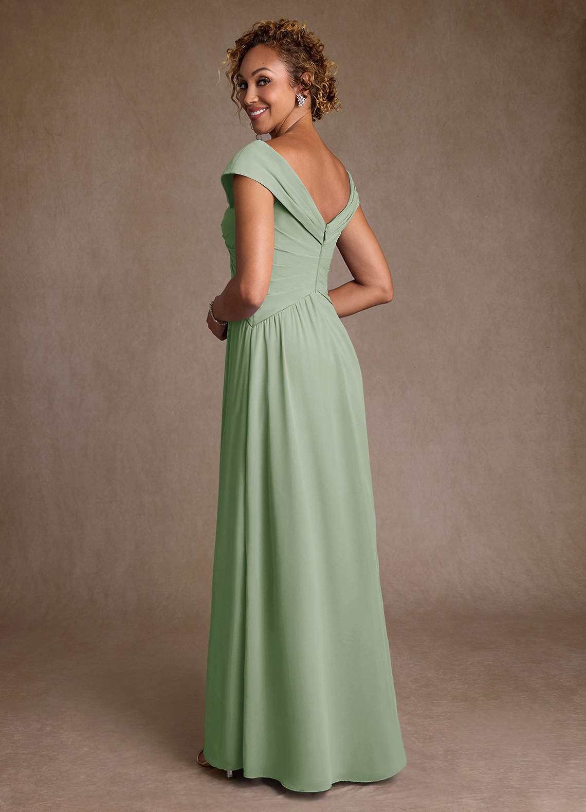 Azazie Myrtle Mère de la mariée Robes Robe Trapèze en Mousseline de soie Plissée Vert Sauge image1