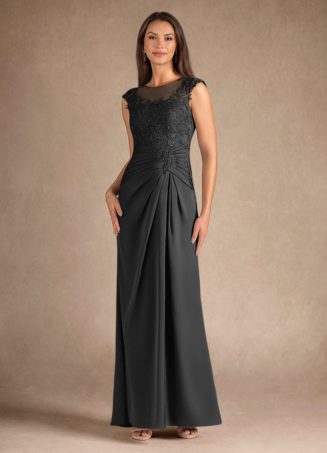 Azazie Santa Barbara vestidos de madre de la novia Vestido de Negro de Satén Elástico de Recto con Plisado image3