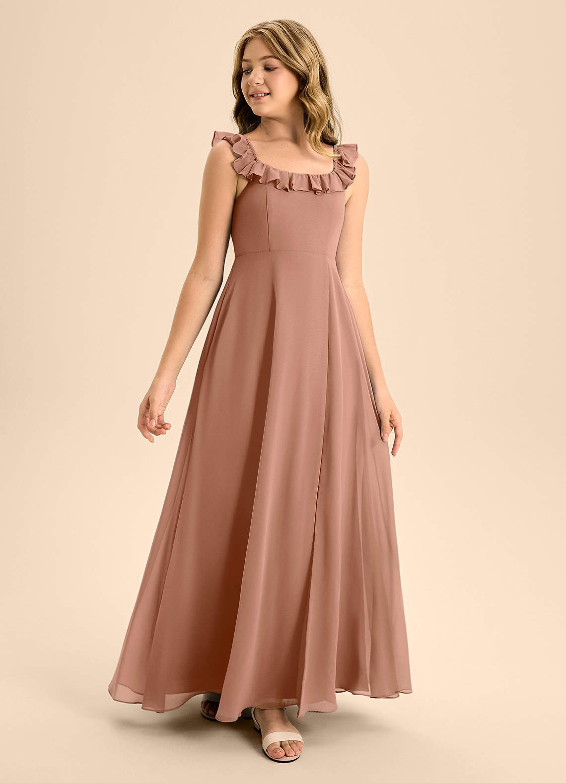 Azazie Callie Junior Abito A-Line in Chiffon Increspato Bronzo image1