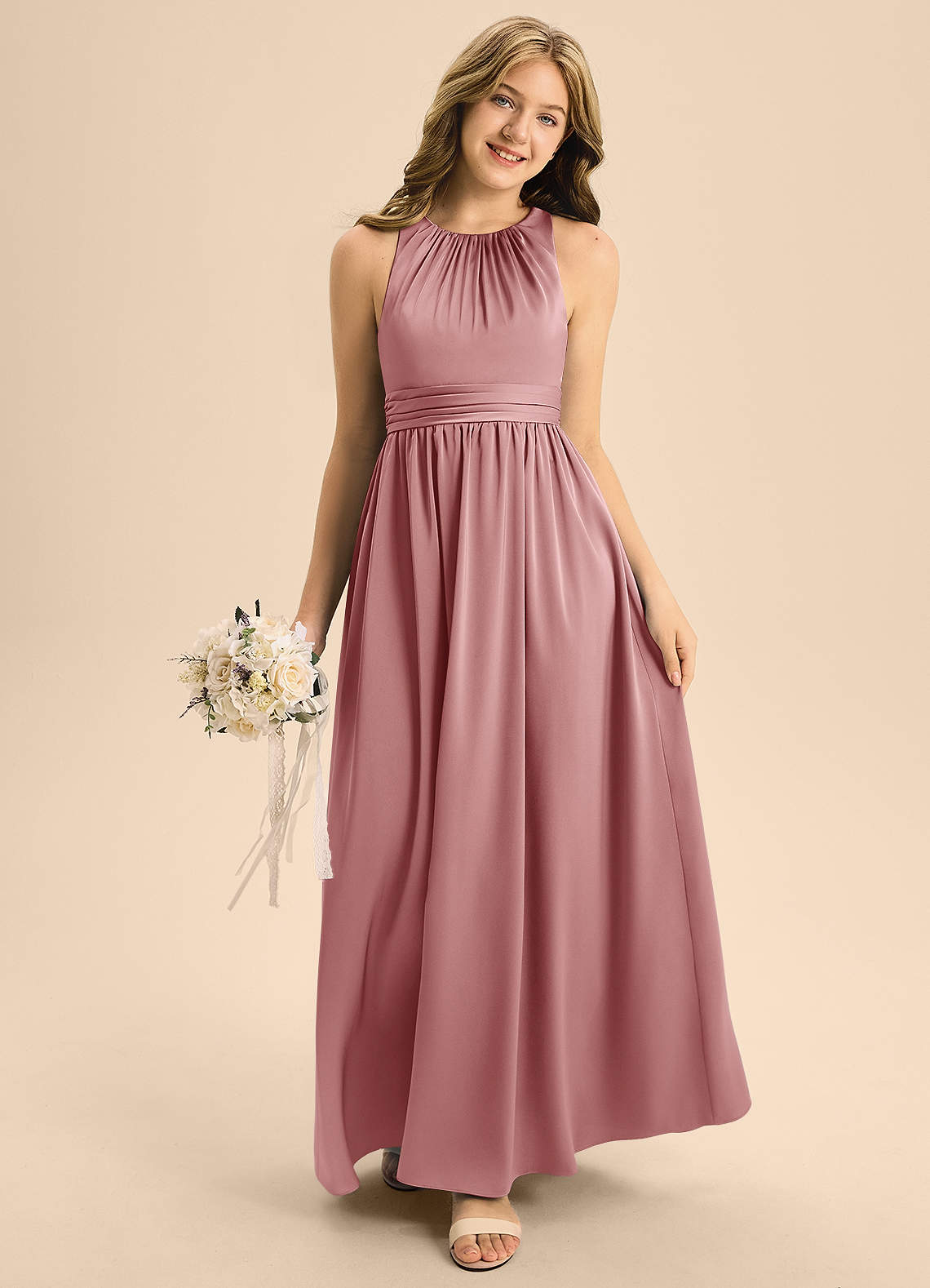 Azazie Jaylah Junior Vestido de Rosa Polvorienta de Satén Elástico de Corte en A con Plisado image2
