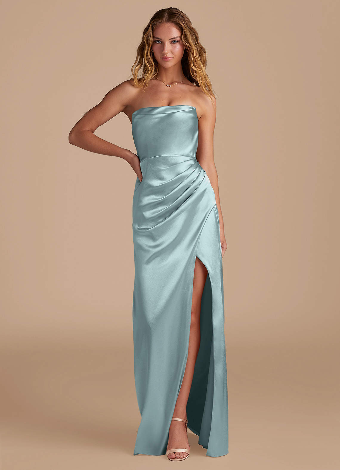 Azazie Leonis Robes de demoiselle d'honneur Robe Sirène Convertible en Satiné métallisé Plissée Brume image1