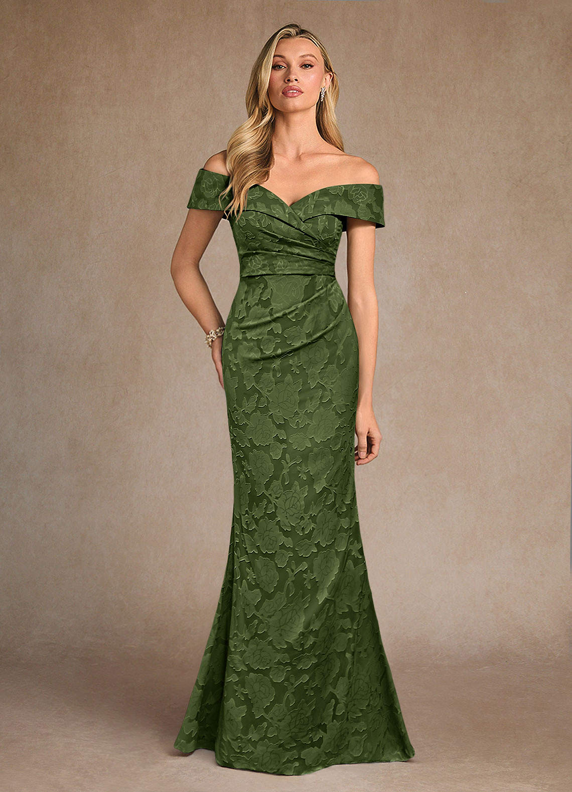 Azazie Canton Abiti per la Madre della Sposa Abito Sirena in Burnout Floreale a Spalla Scoperta Oliva image1