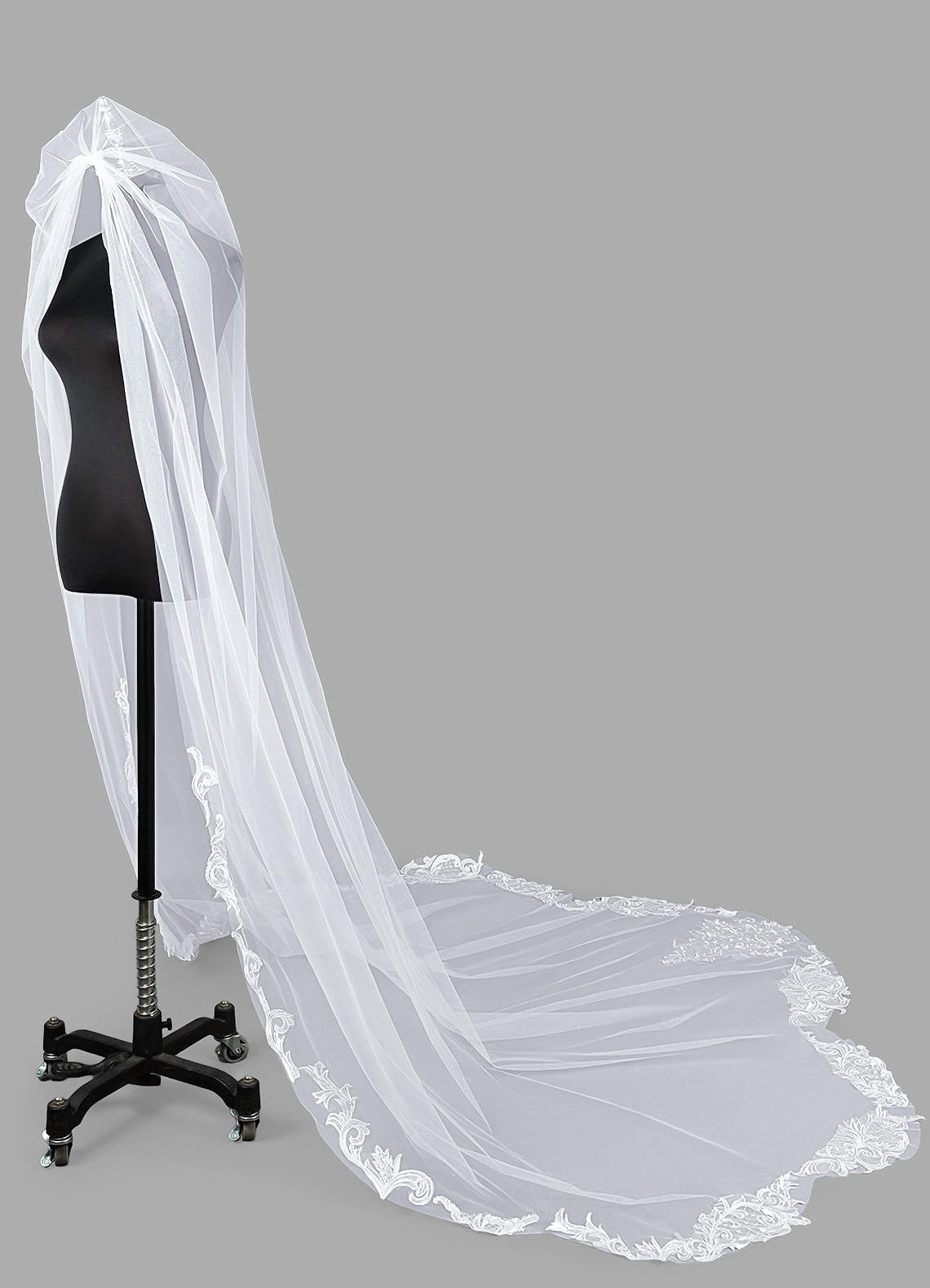 front Maria Lace Cathedral Veil