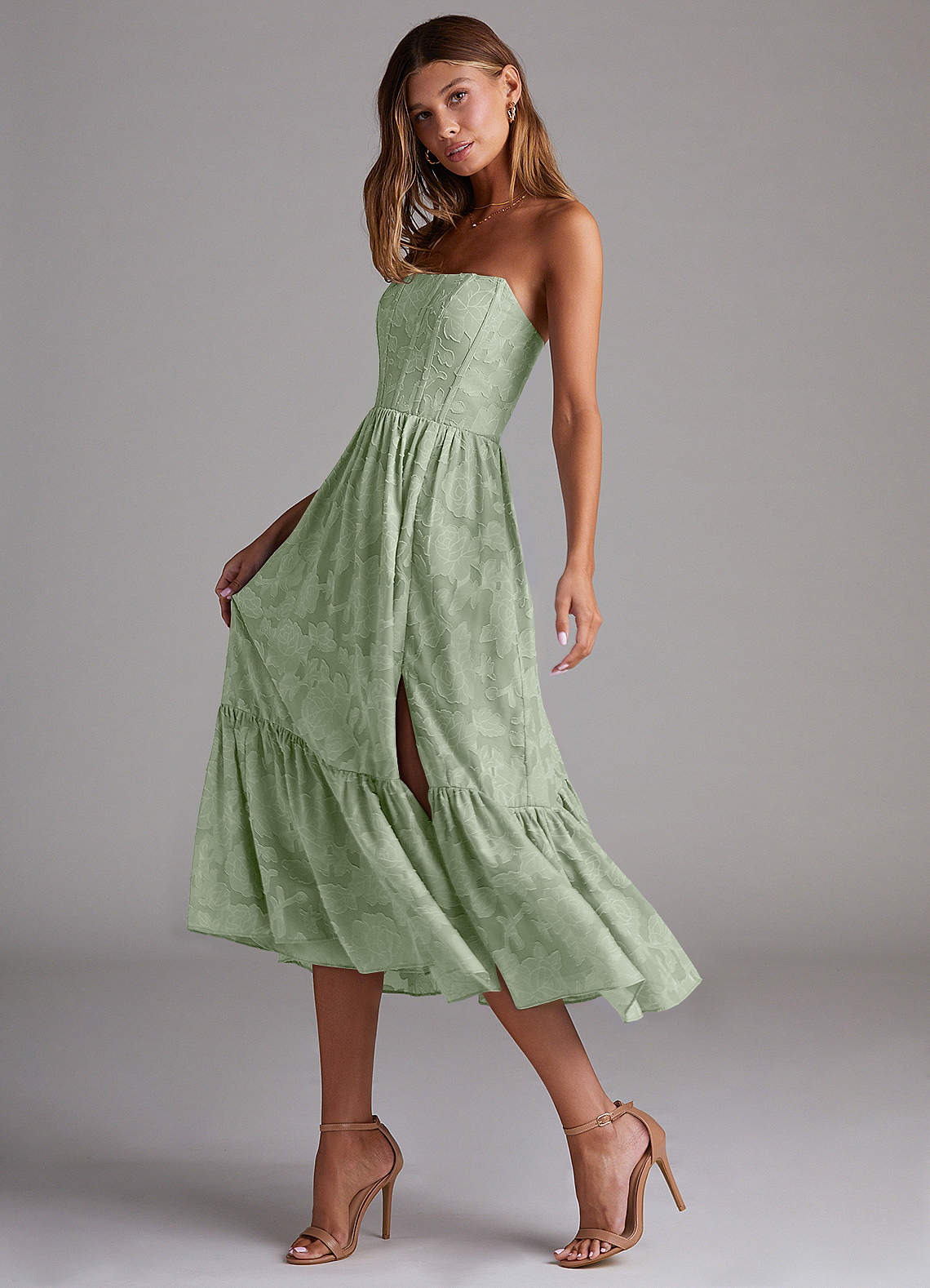 Azazie Delphina Brautjungfernkleider Wandelbar A-Linie Schulterfrei Blumen-Burnout Kleid Staubiger Salbeigrün image4