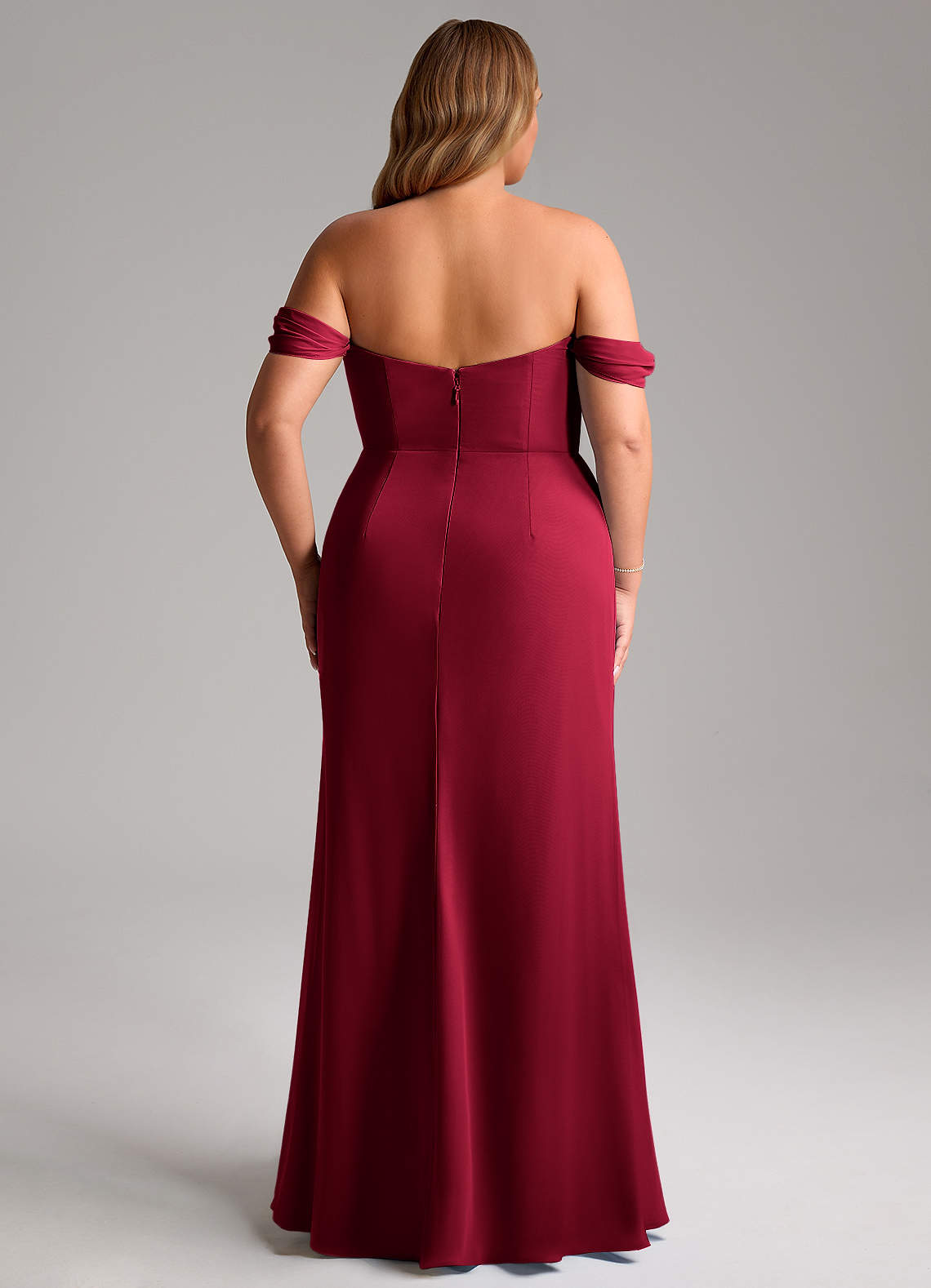 Azazie Saige Vestidos de madrinha de casamento Vestir Borgonha de Chiffon de Linha A com Fora do ombro image14