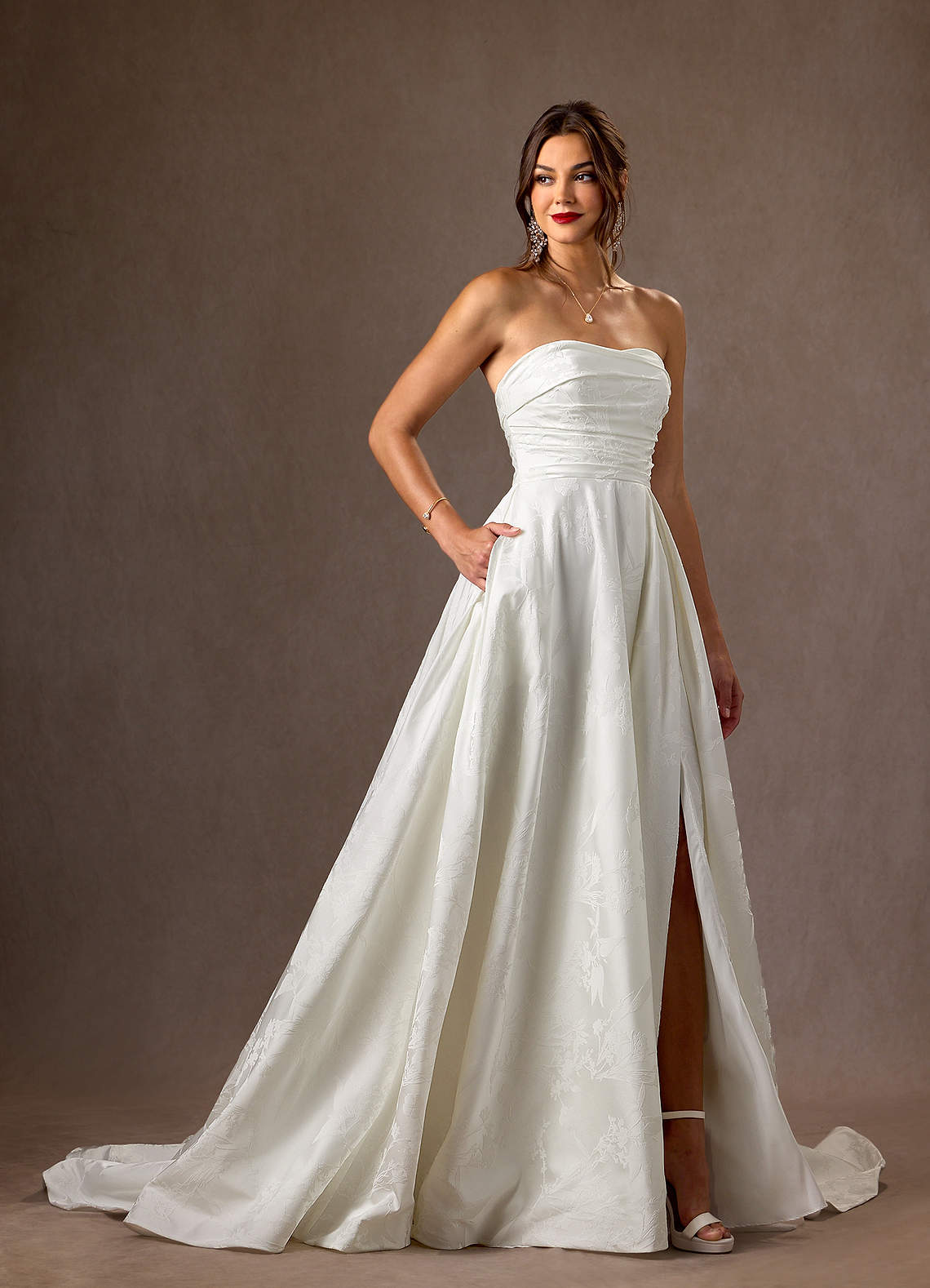 Azazie Daliah Robes de mariée Robe Trapèze en Jacquard Floral Sans bretelle Blanc De Diamant image1