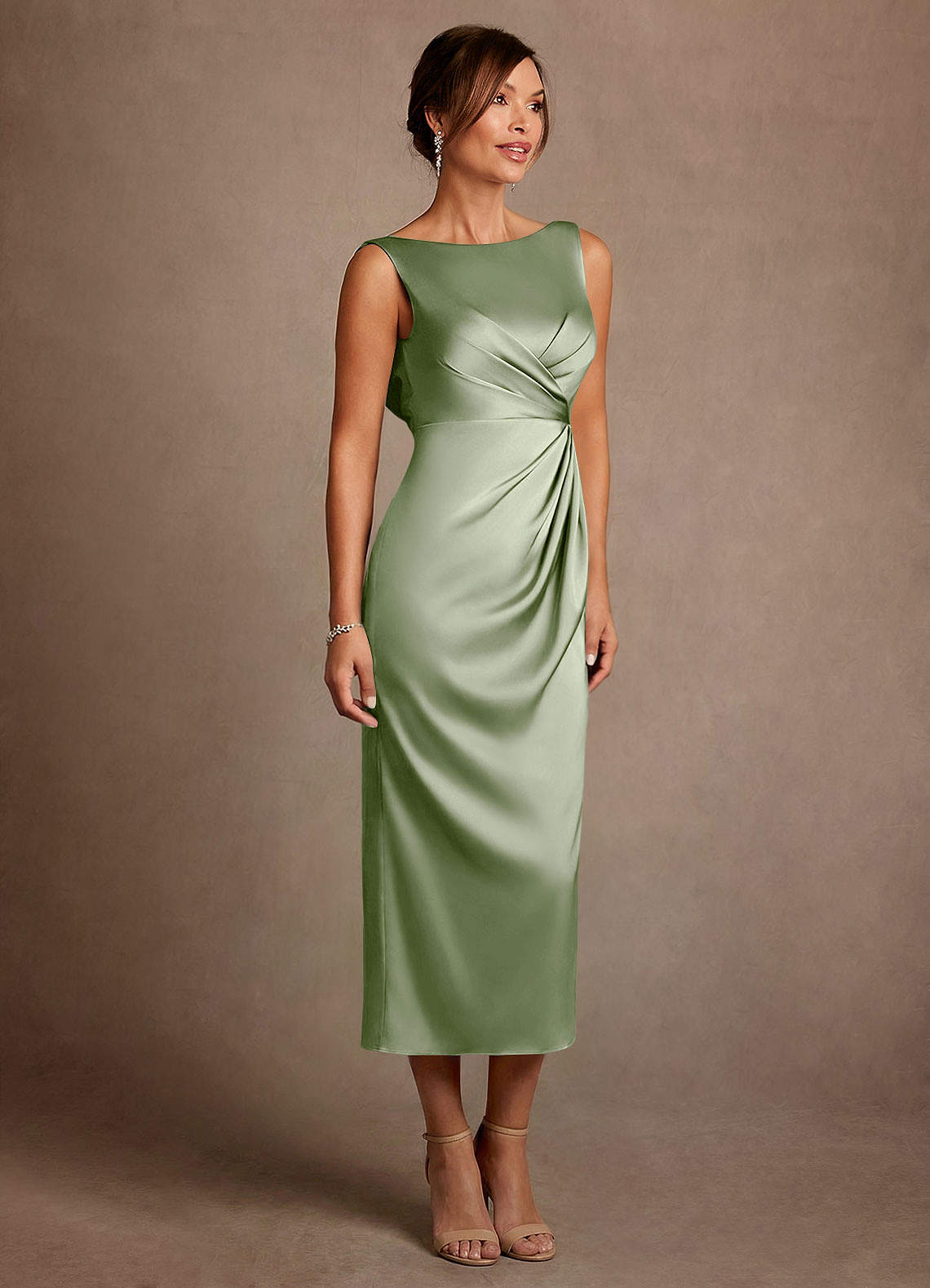 Azazie Mazhe Vestidos para mãe da noiva Vestido Dusty Sage de Cetim elástico de Linha A com Plissado image3