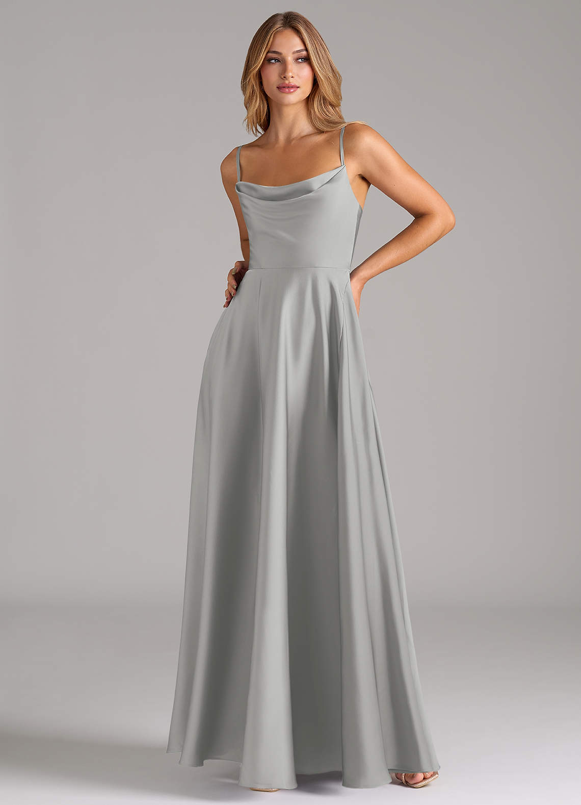 Azazie Elle Vestidos de damas de honor Vestido de Plata de Satén Elástico de Corte en A con Plisado image4