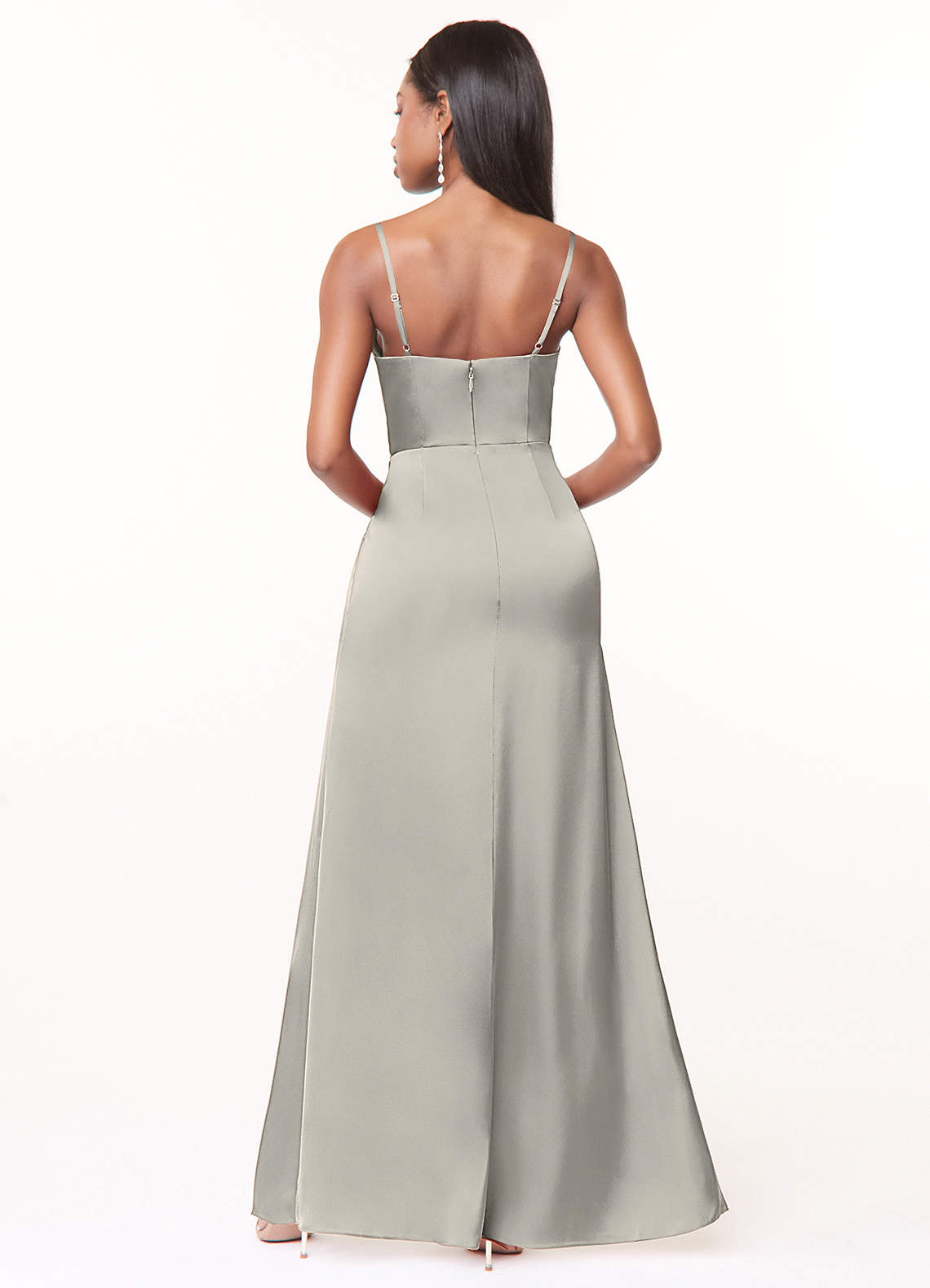 Azazie Maci Vestidos de damas de honor Vestido de Guijarro de Satén Elástico de Corte En A con Cuello en V plisado image1