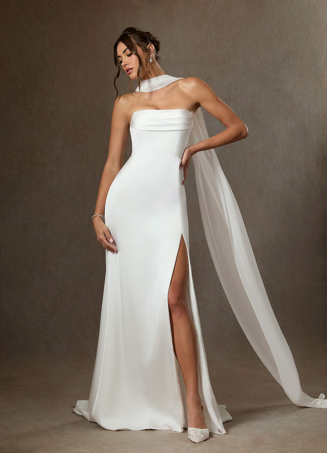 Azazie Blithe Robes de mariée Robe Fourreau en Satin extensible Fente Latérale Blanc De Diamant image3