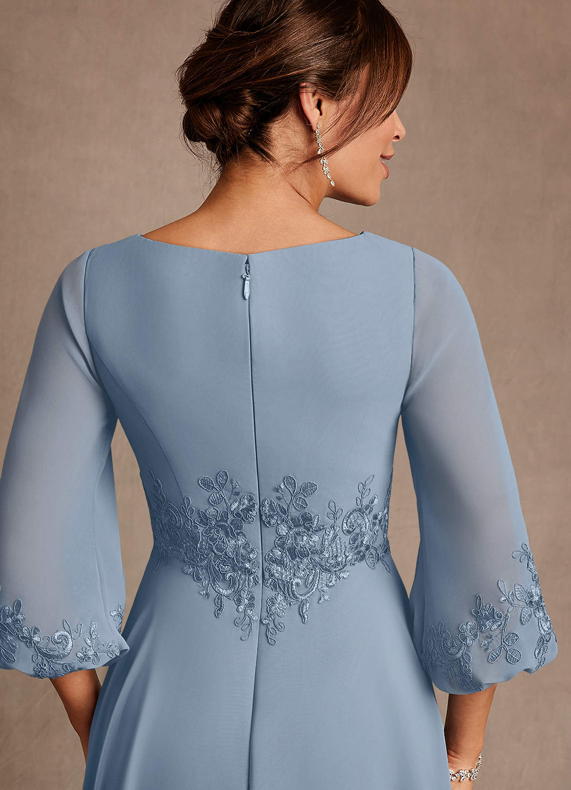Azazie Ana Vestidos para mãe da noiva Vestido Azul Empoeirado de Chiffon de Linha A com Renda image5