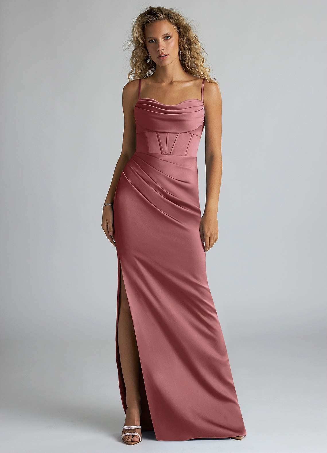 Azazie Mai Vestidos de damas de honor Vestido de Amatista de Satén Elástico de Corte Recto con Plisado image1