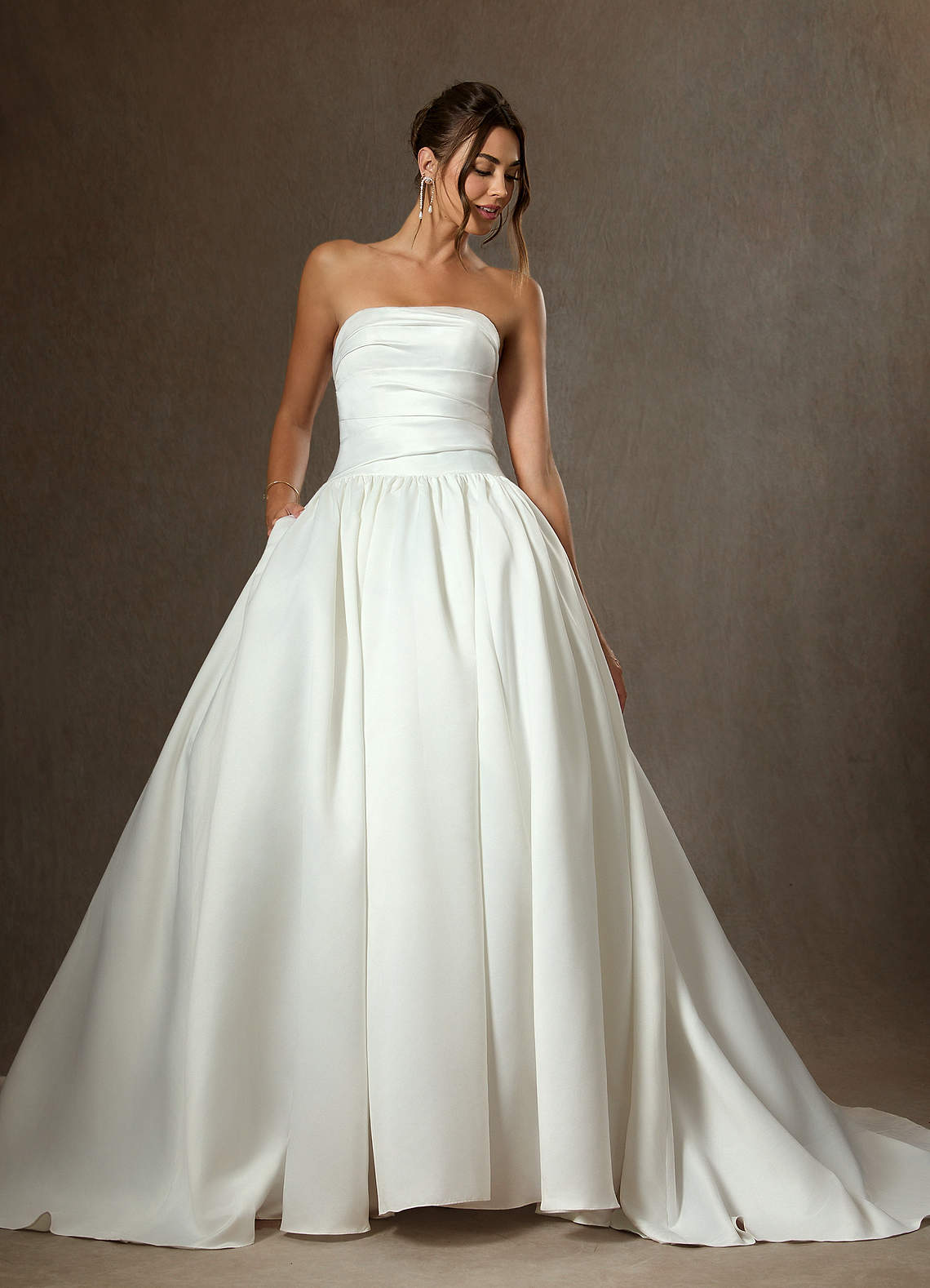 Azazie Lucinda Vestidos de noiva Vestido Diamante Branco de Cetim fosco de Vestido de baile com Sem alças image3
