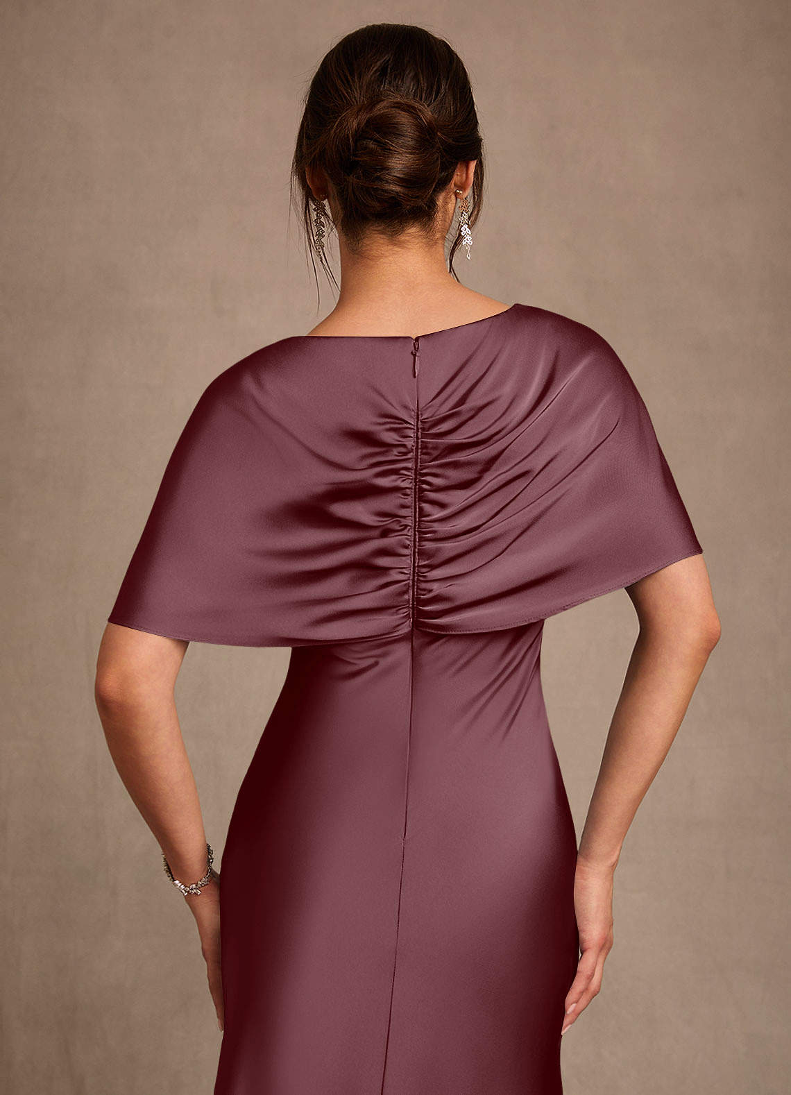 Azazie Dosia vestidos de madre de la novia Vestido de Sangrado de Satén Elástico de Corte Recto con Plisado image4