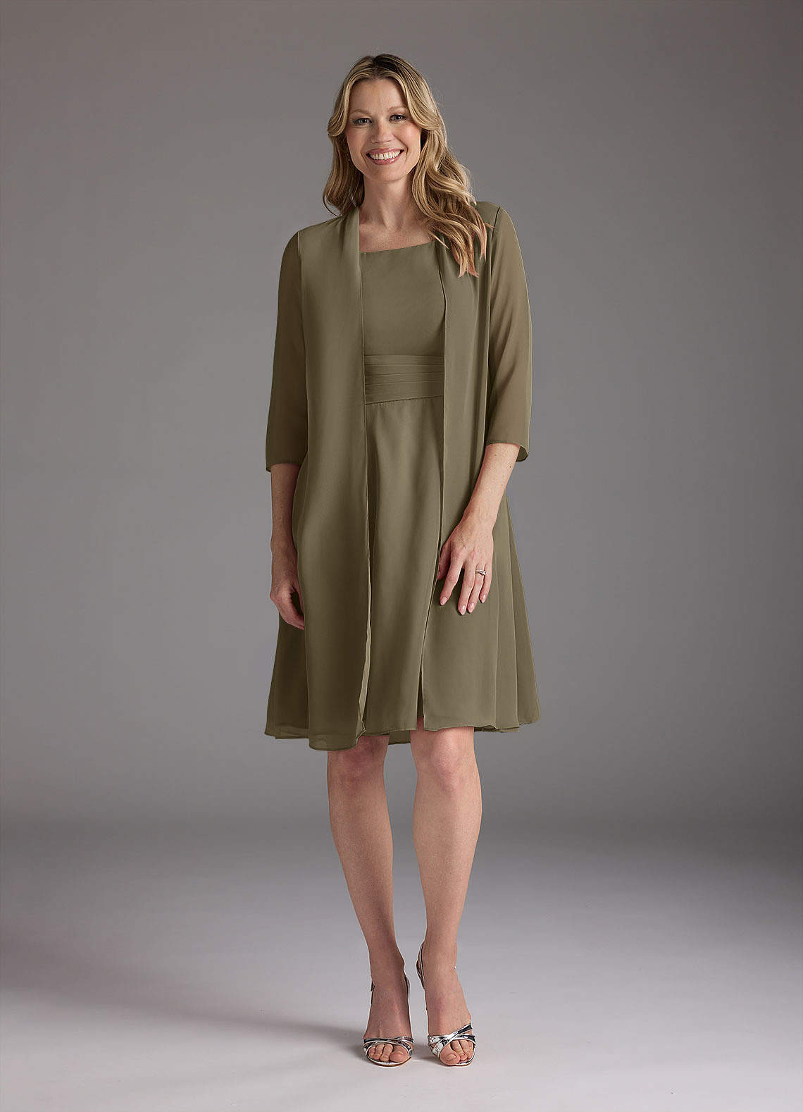 Azazie Shirley Mère de la mariée Robes Robe Trapèze en Mousseline de soie Plissé Scoop Vert Saule image1