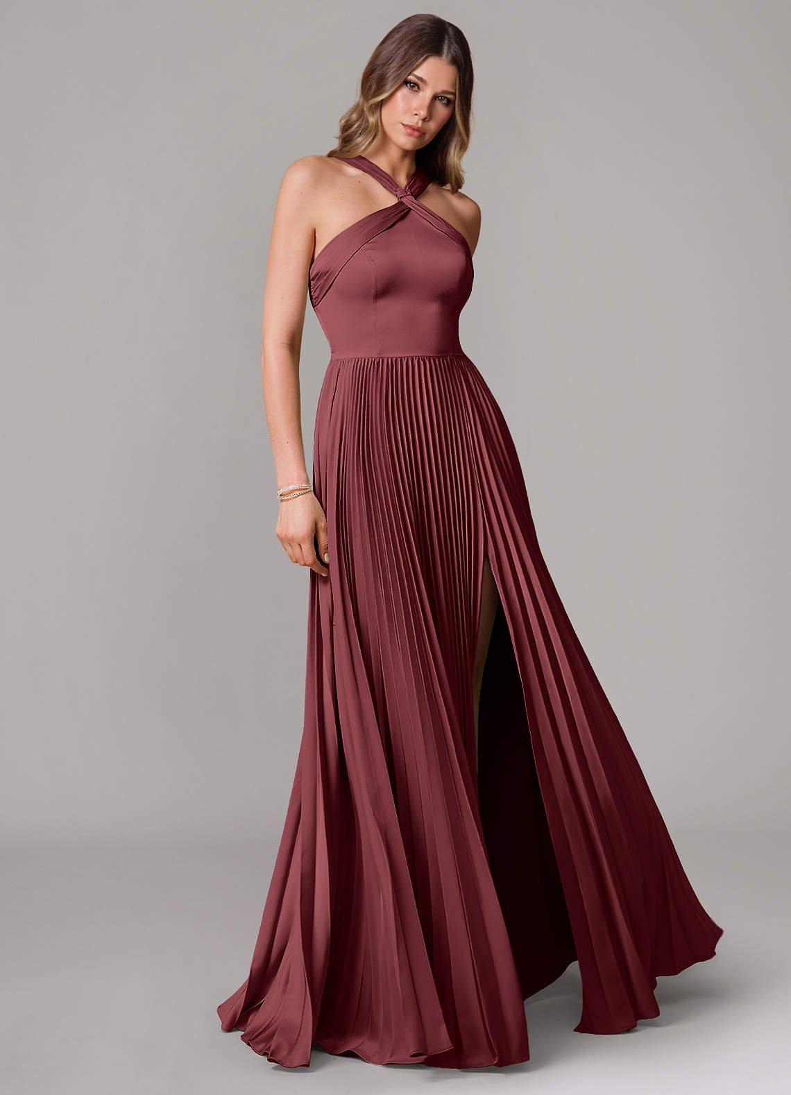 Azazie Afra Robes de demoiselle d'honneur Robe Trapèze en Satin extensible Plissée Merlot image1