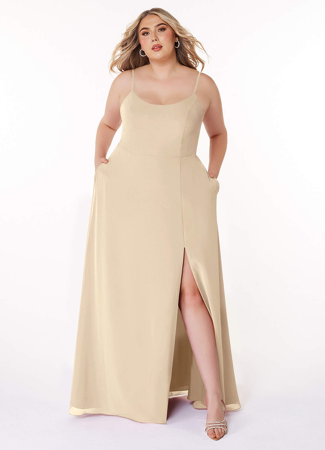 Azazie Moira Robes de demoiselle d'honneur Robe Trapèze en Mousseline de soie Décolleté Champagne image1