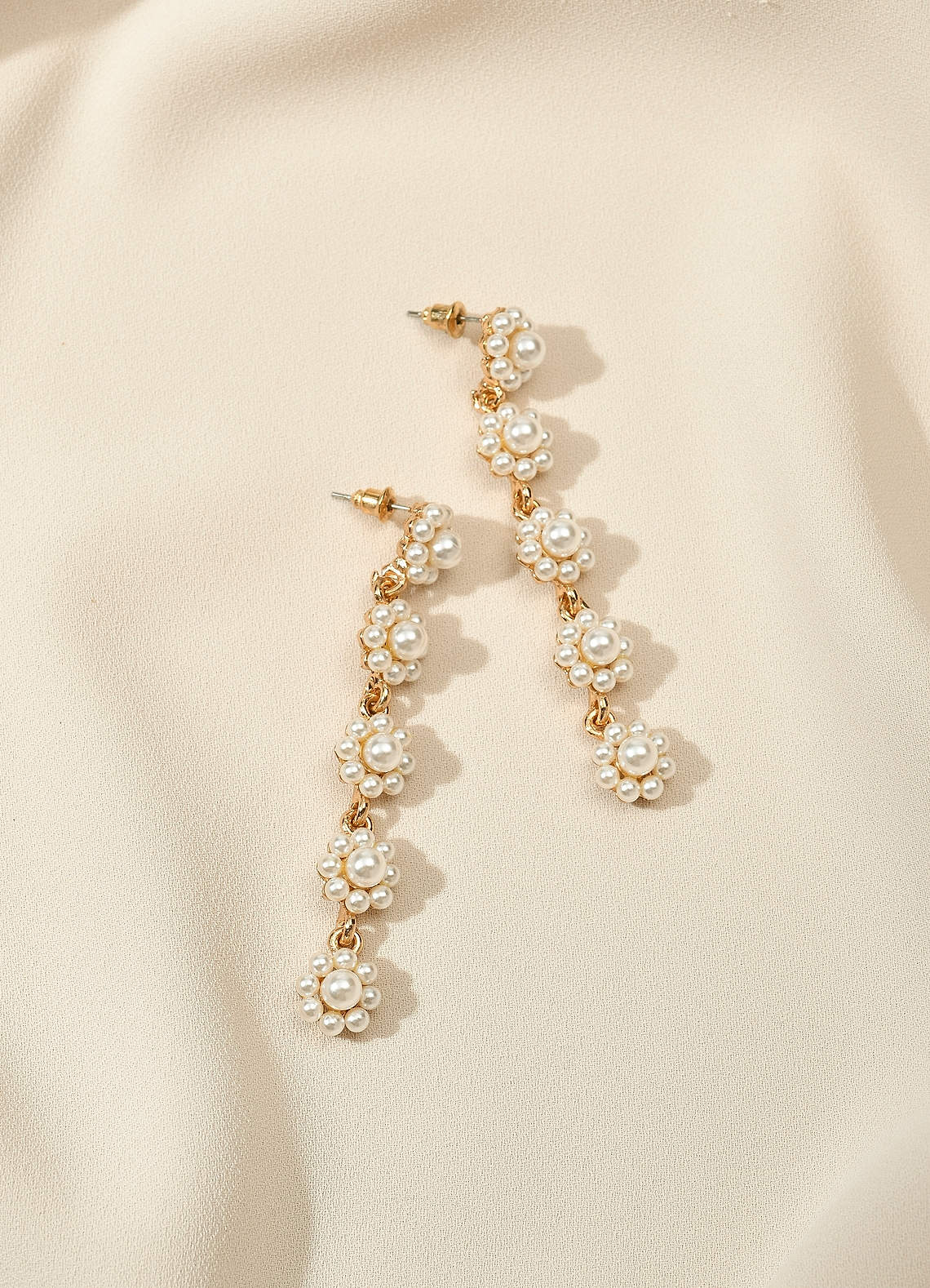 front Pendientes colgantes de flores de perla