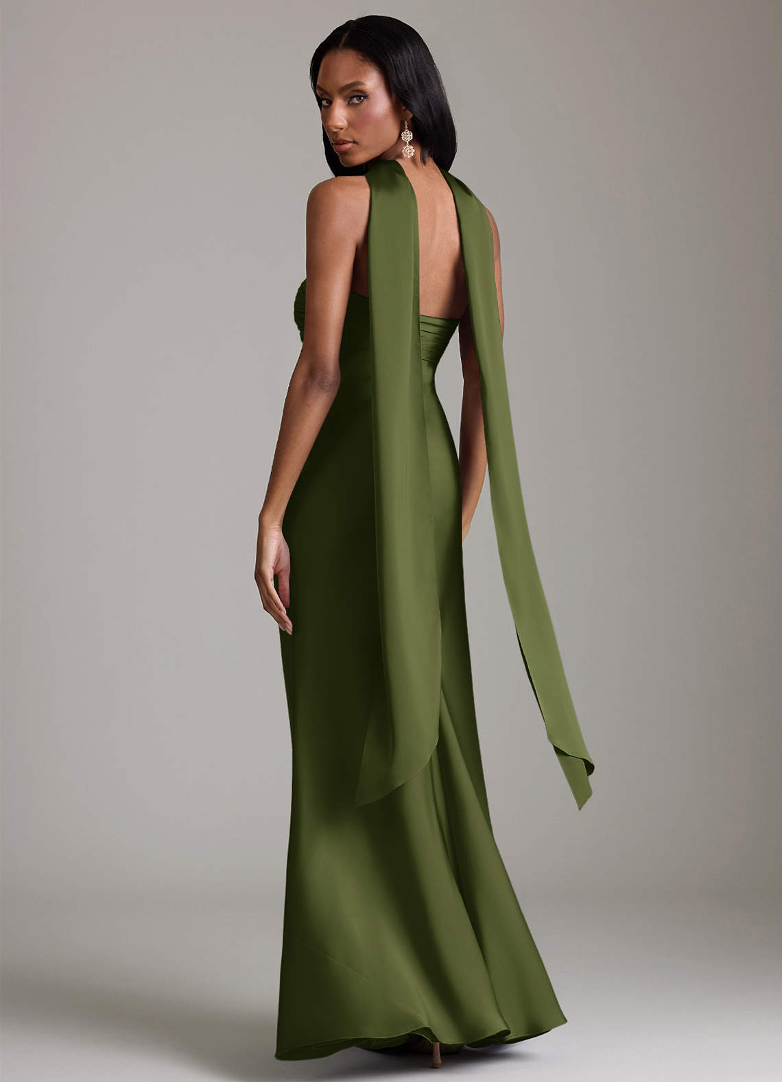 Azazie Saylor Vestidos de damas de honor Vestido de Oliva de Satén Elástico de Corte Sirena con Sin tirantes image7