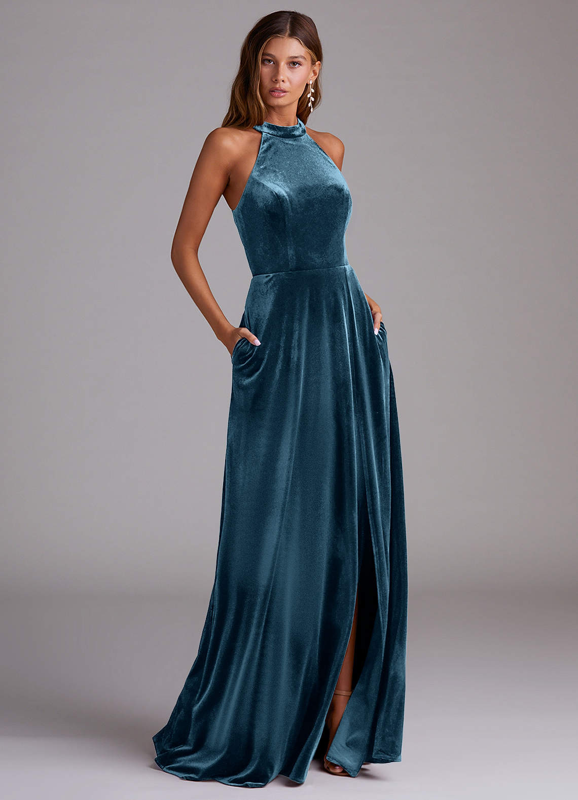 Azazie Larice Vestidos de damas de honor Vestido de Topacio Azul de terciopelo de Corte en A con Con bolsillos image1