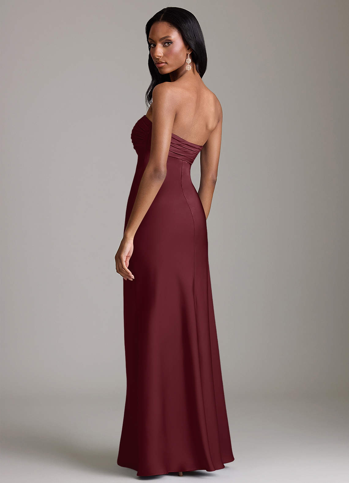 Azazie Saylor Vestidos de damas de honor Vestido de Cabernet de Satén Elástico de Corte Sirena con Sin tirantes image4