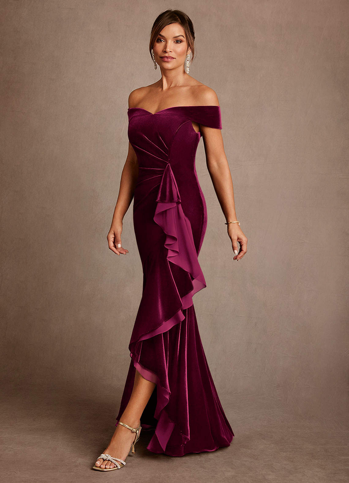 Azazie Billings Vestidos para mãe da noiva Vestido Cabernet de Veludo de sereia com Fora do ombro image1