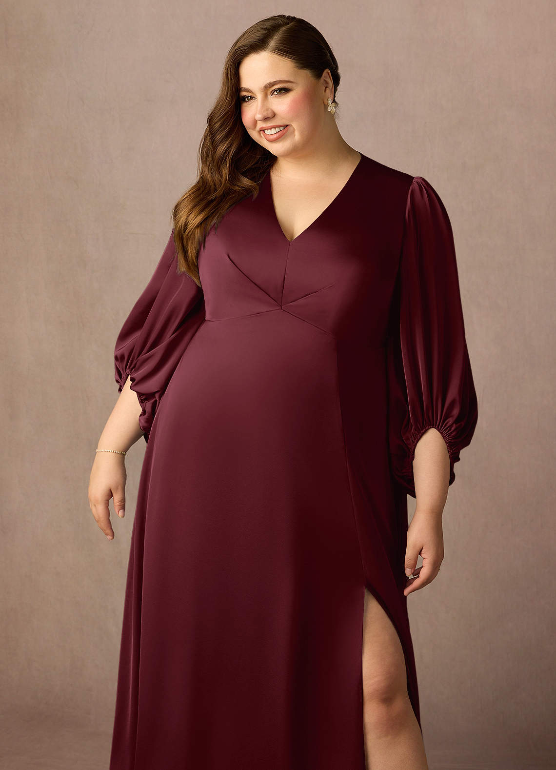 Azazie Luna Abiti per la Madre della Sposa Abito A-Line in Raso Elasticizzato Plissettato Cabernet image5