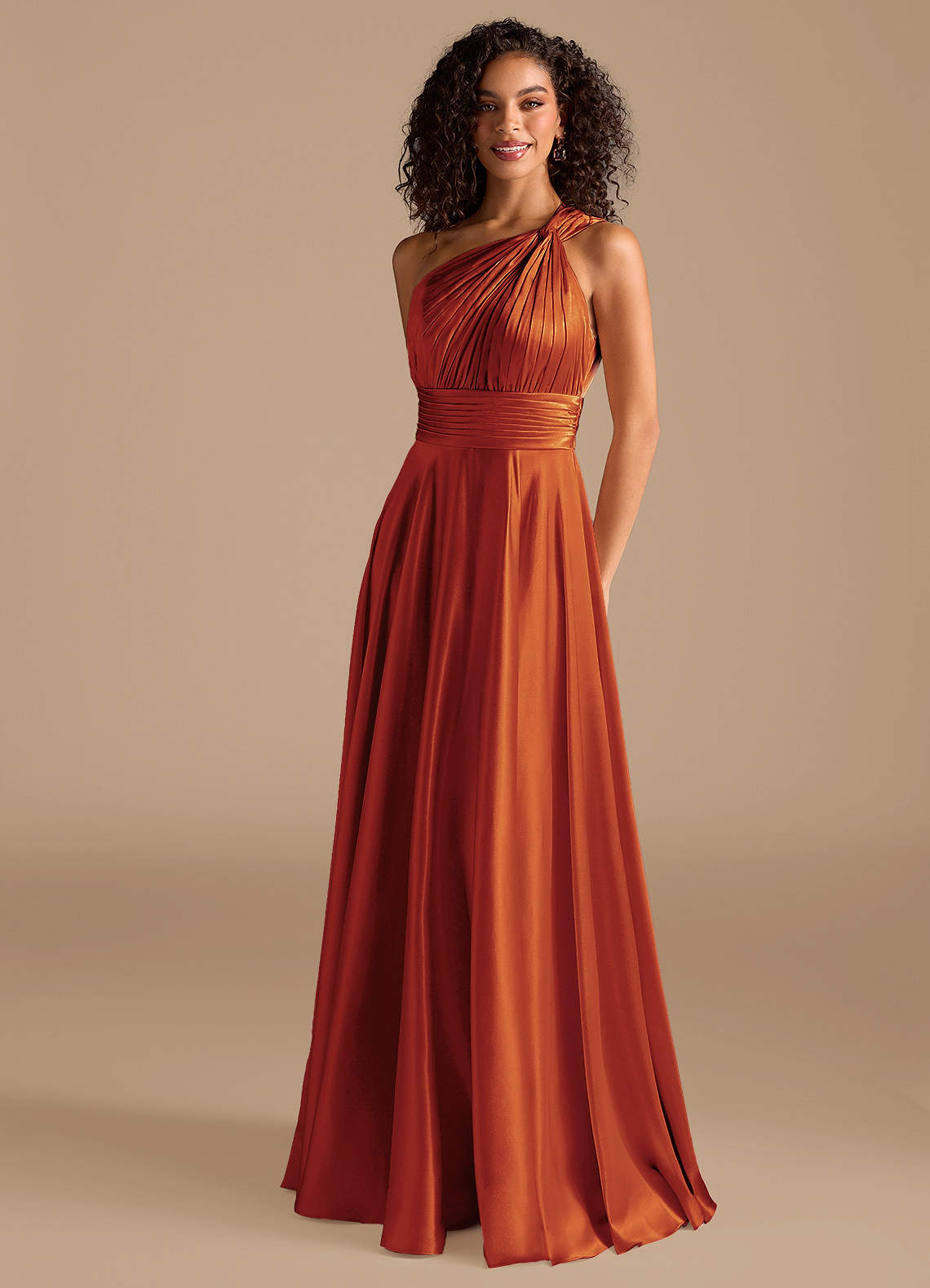 Azazie Charlize Robes de demoiselle d'honneur Robe Trapèze en Satiné métallisé Ue épaule Paprika image1