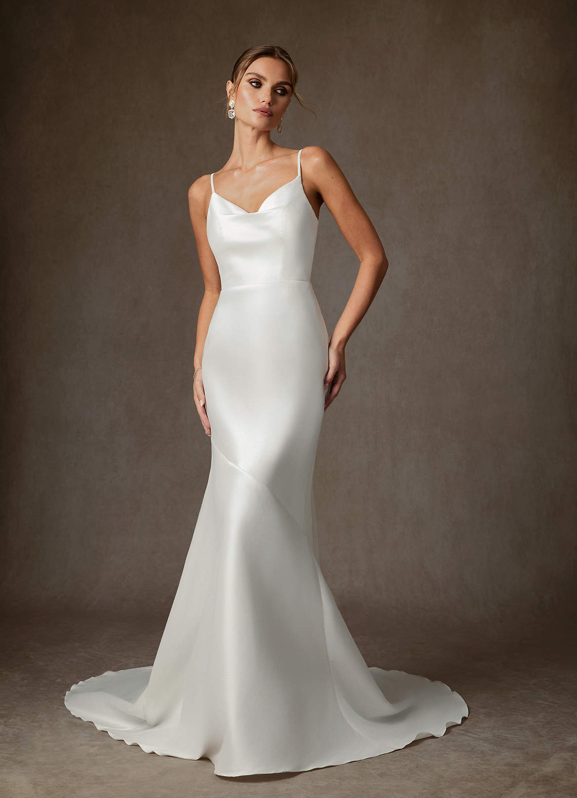 Azazie Moriah Abiti da Sposa Abito Tubino in Mikado elastico Bianco Diamante image1