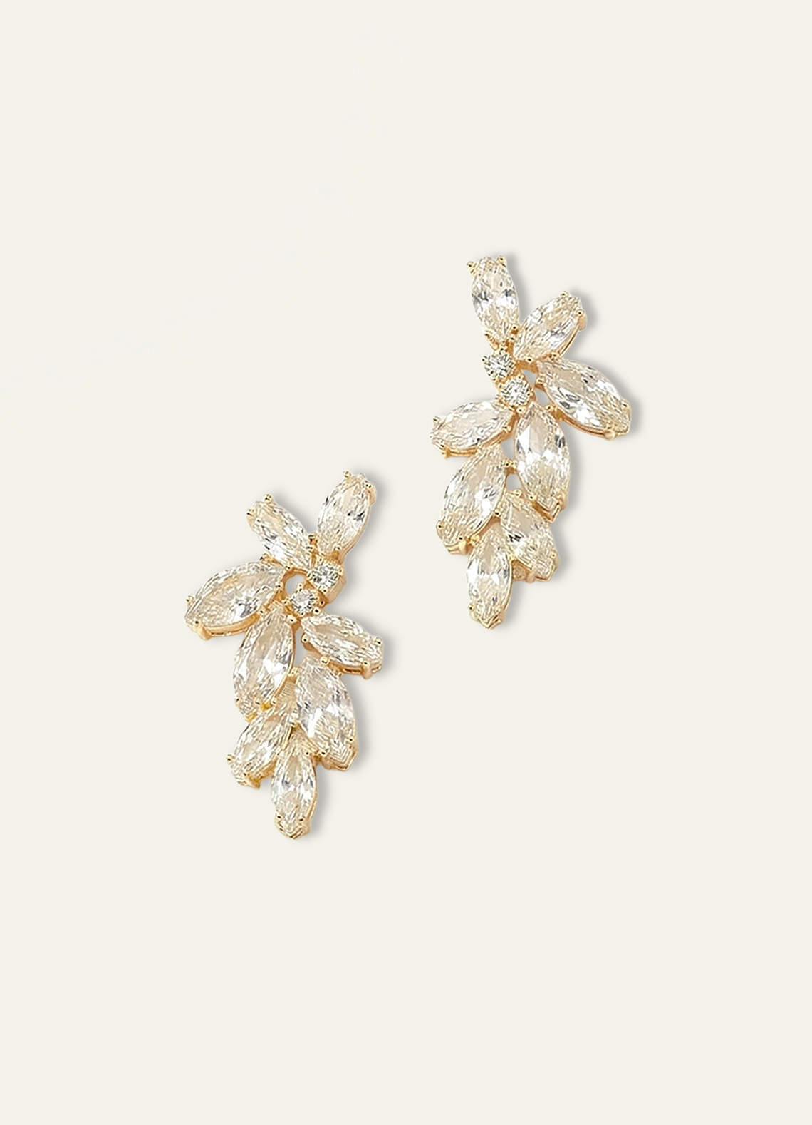 front Smykkesæt med botanisk blad og tenniszirkonia