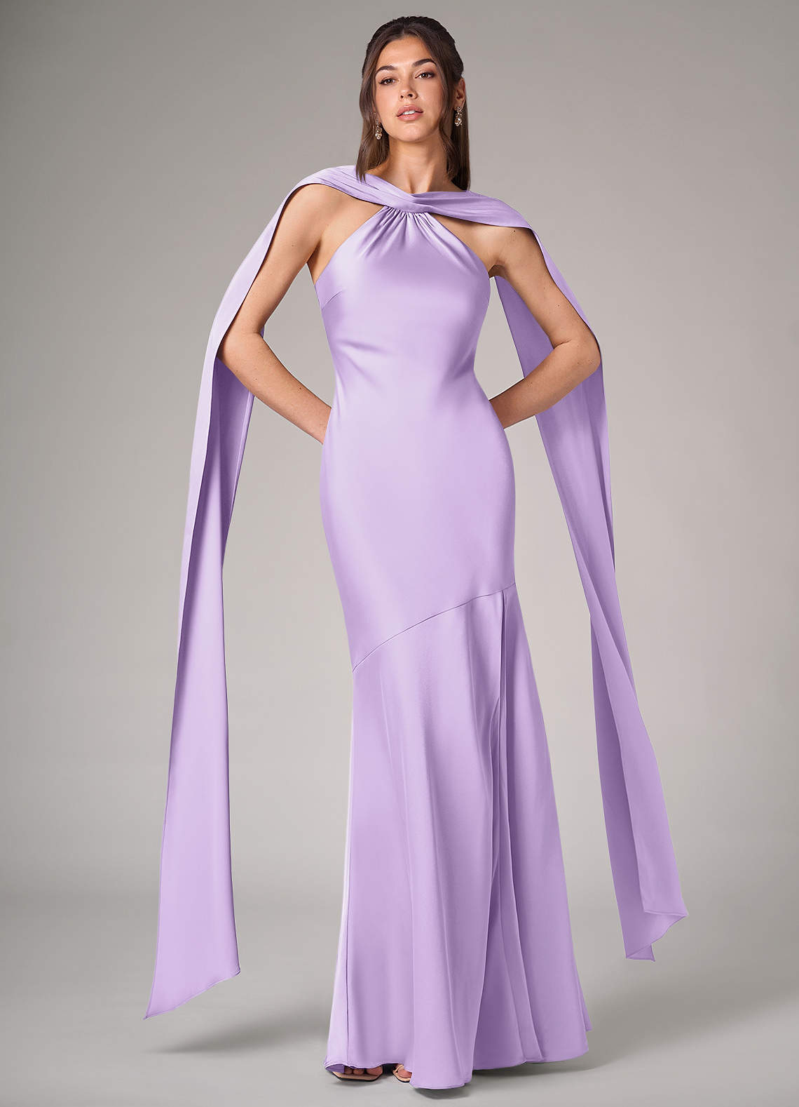 Azazie Kinsley Robes de demoiselle d'honneur Robe Sirène en Satin extensible Fente Latérale Lilas image1