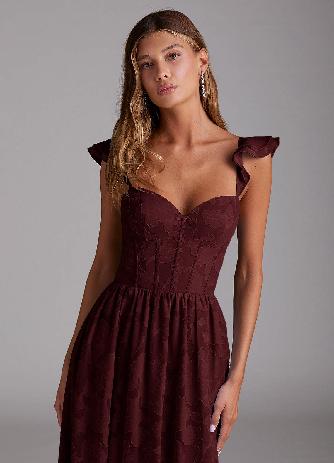 Azazie Denisse Vestidos de damas de honor Vestido de Cabernet de Devorado Floral de Corte en A con Volante image3