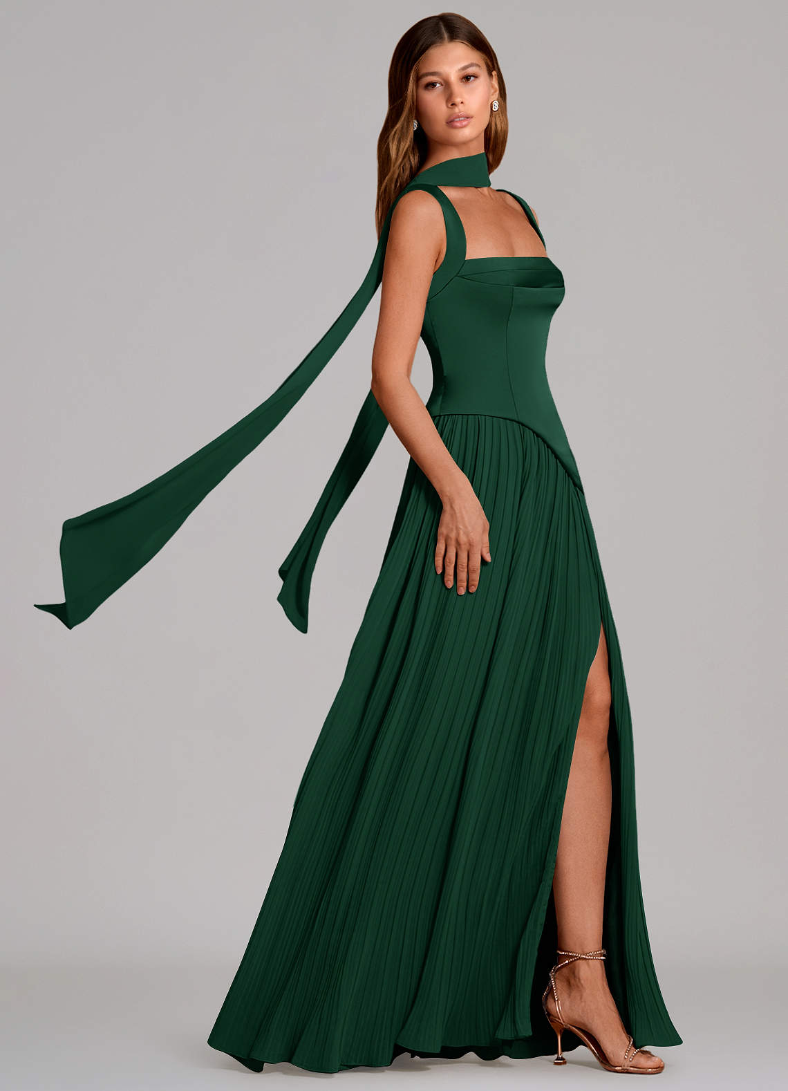 Azazie Stephanie Vestidos de damas de honor Vestido de Verde Oscuro de Satén Elástico de Corte en A con Plisado image2