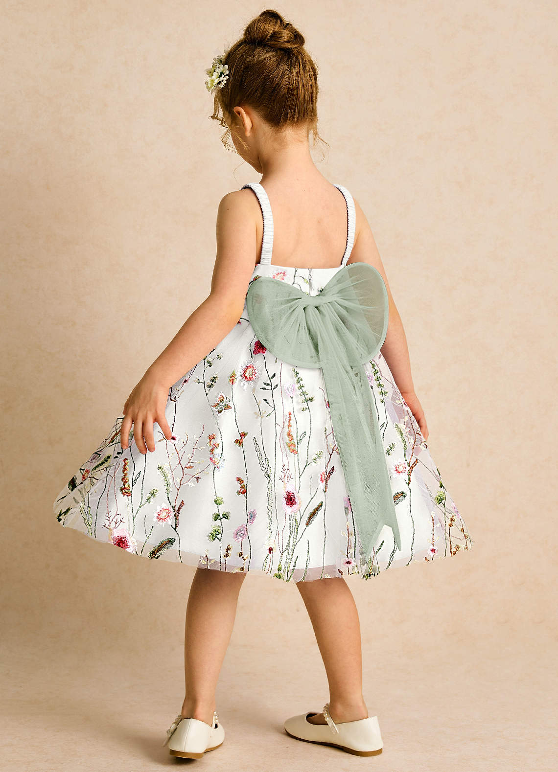 Azazie Peppa vestidos de niña de las flores Vestido de Marfil Salvia Polvorienta de Tul de Corte En A con Escote de Corazón image4