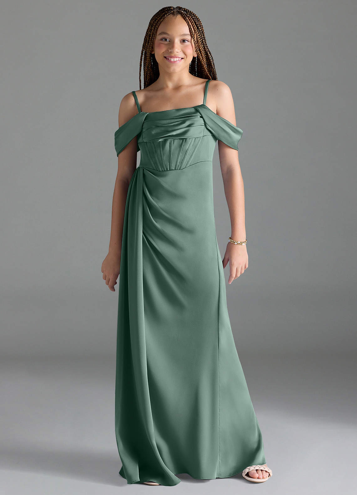 Azazie Amyra Junior Vestido de Eucalipto de Satén Elástico de Recto con Vestidos sin tirantes image1
